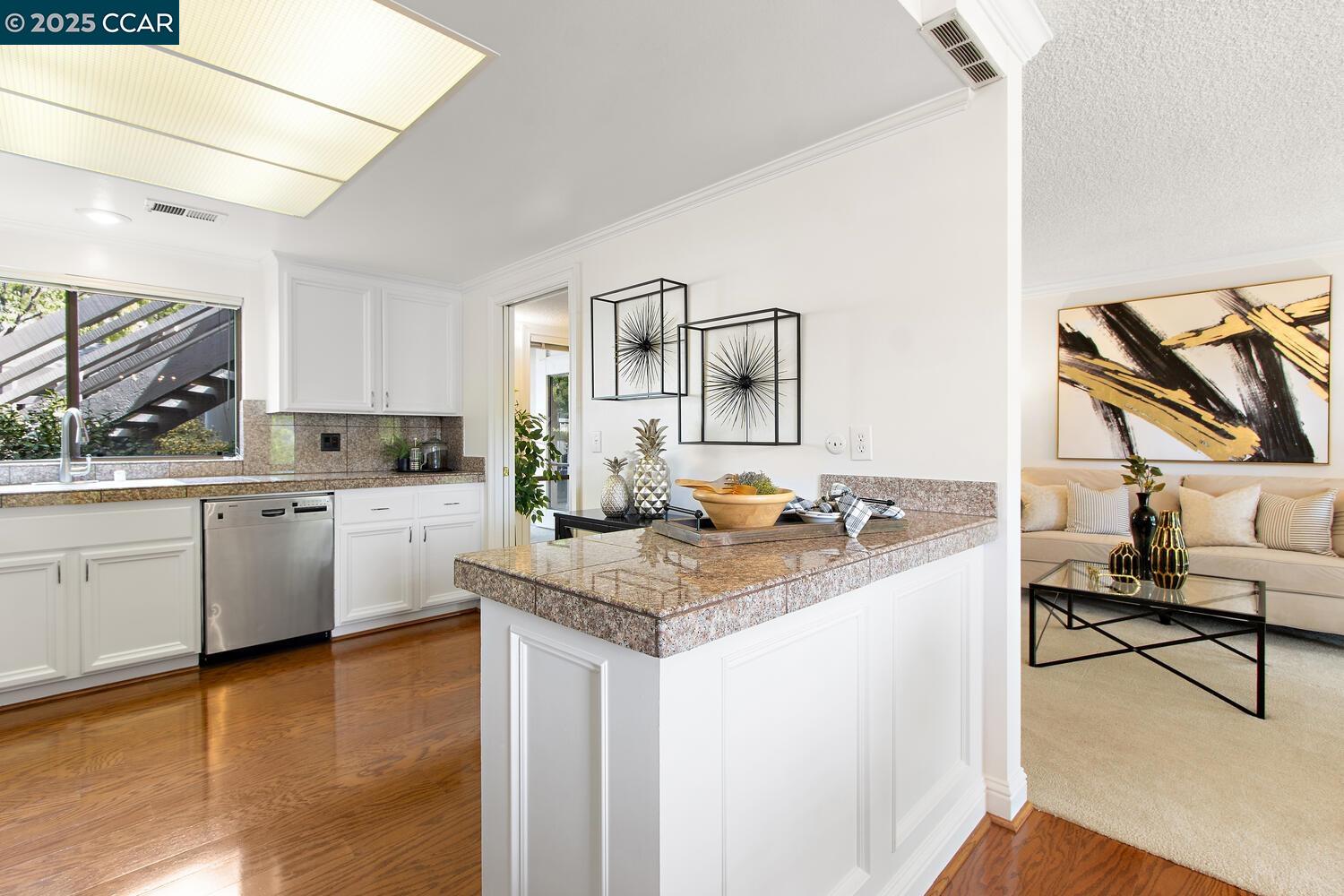 Photo #9: 41112181 Listing: Photo #9