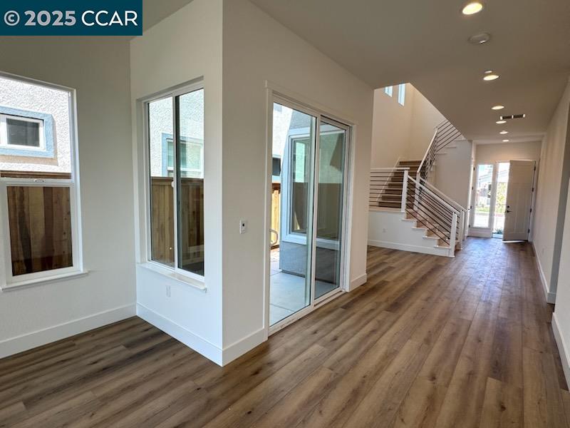 Detail Gallery Image 2 of 12 For 17549 Bushwick Lane, Lathrop,  CA 95330 - 5 Beds | 3 Baths