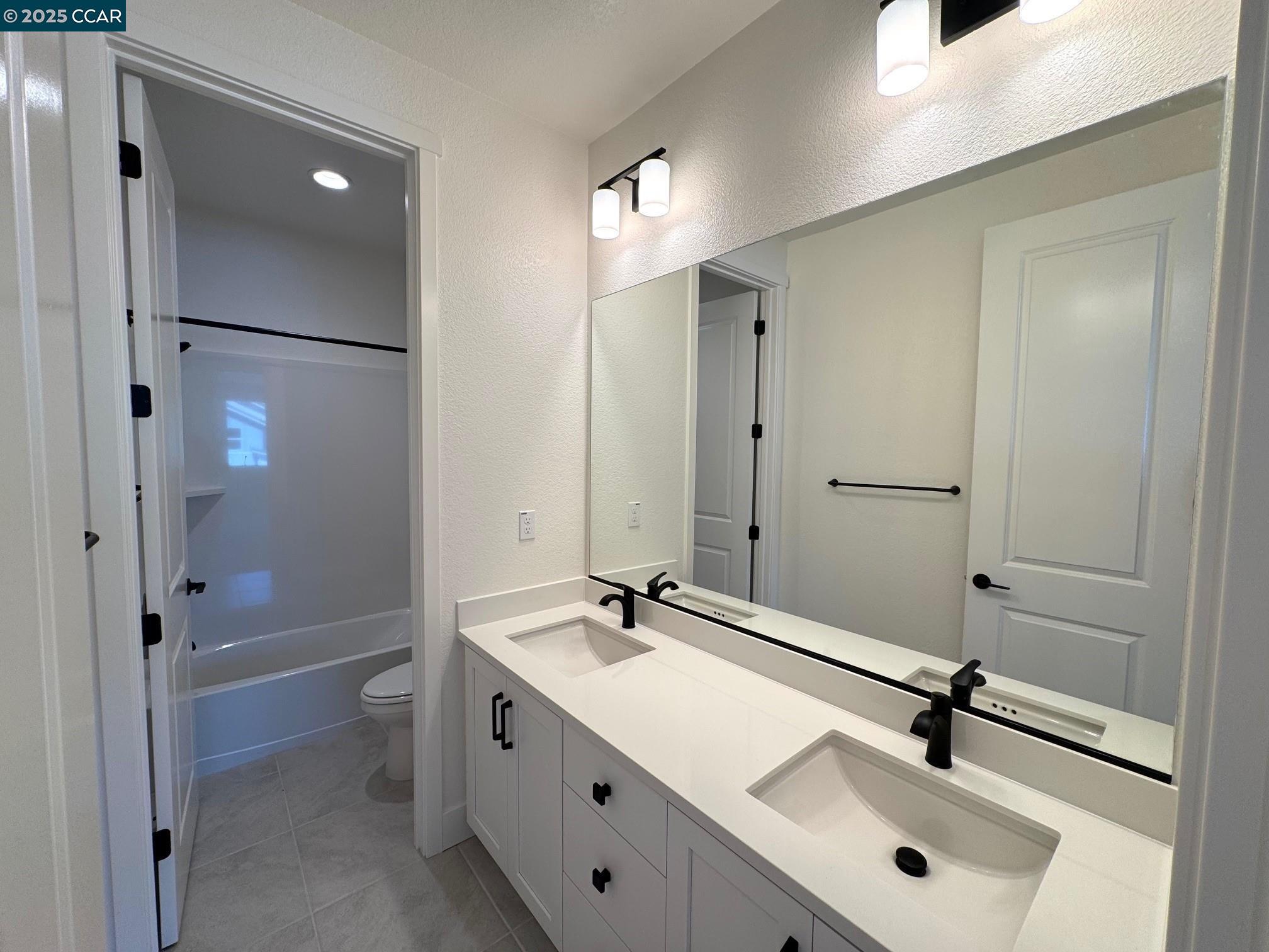 Detail Gallery Image 11 of 12 For 17549 Bushwick Lane, Lathrop,  CA 95330 - 5 Beds | 3 Baths