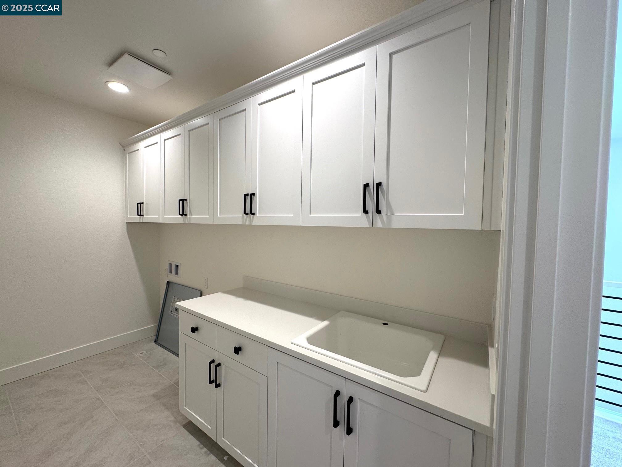 Detail Gallery Image 7 of 12 For 17549 Bushwick Lane, Lathrop,  CA 95330 - 5 Beds | 3 Baths