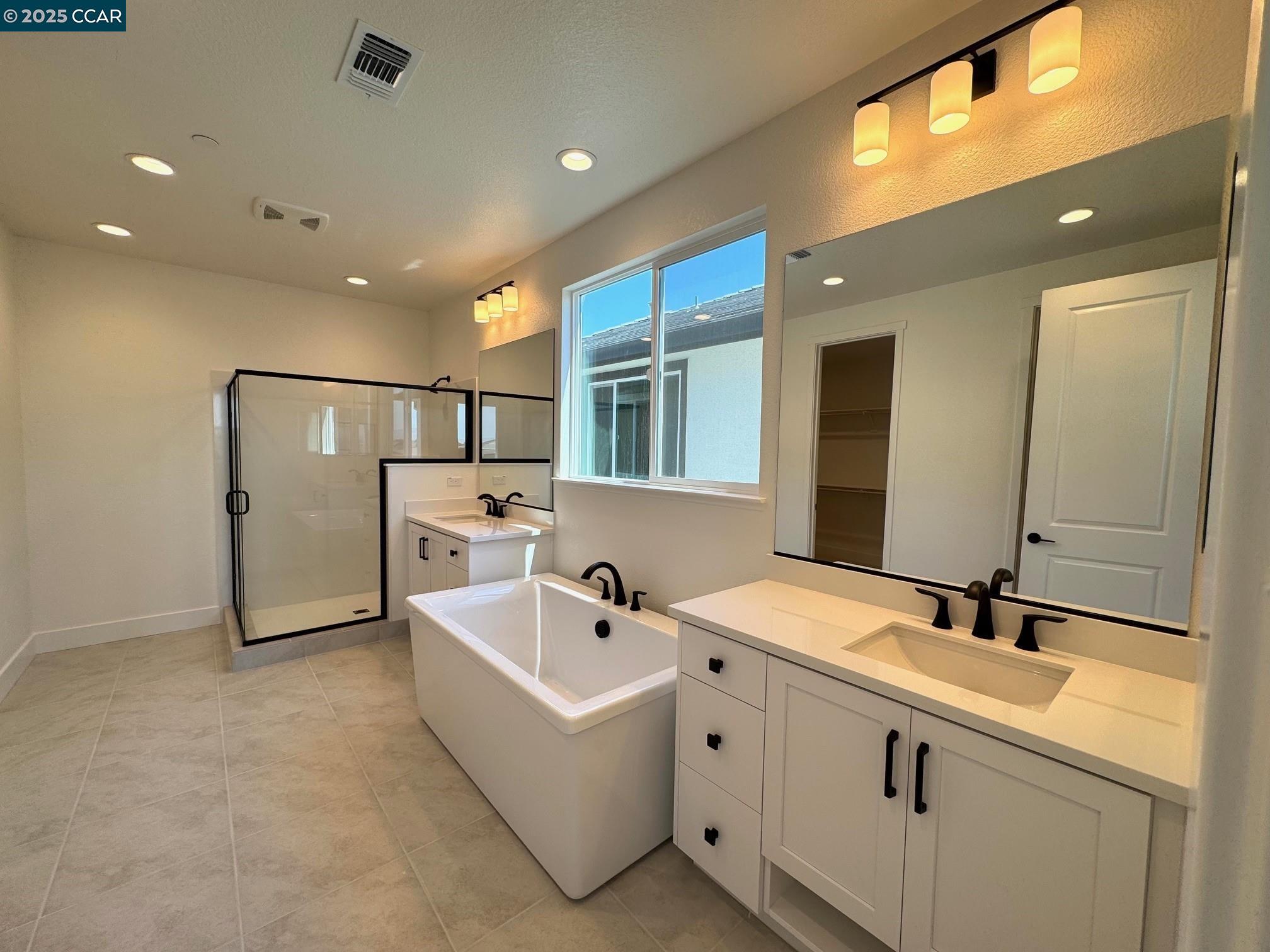 Detail Gallery Image 9 of 12 For 17549 Bushwick Lane, Lathrop,  CA 95330 - 5 Beds | 3 Baths