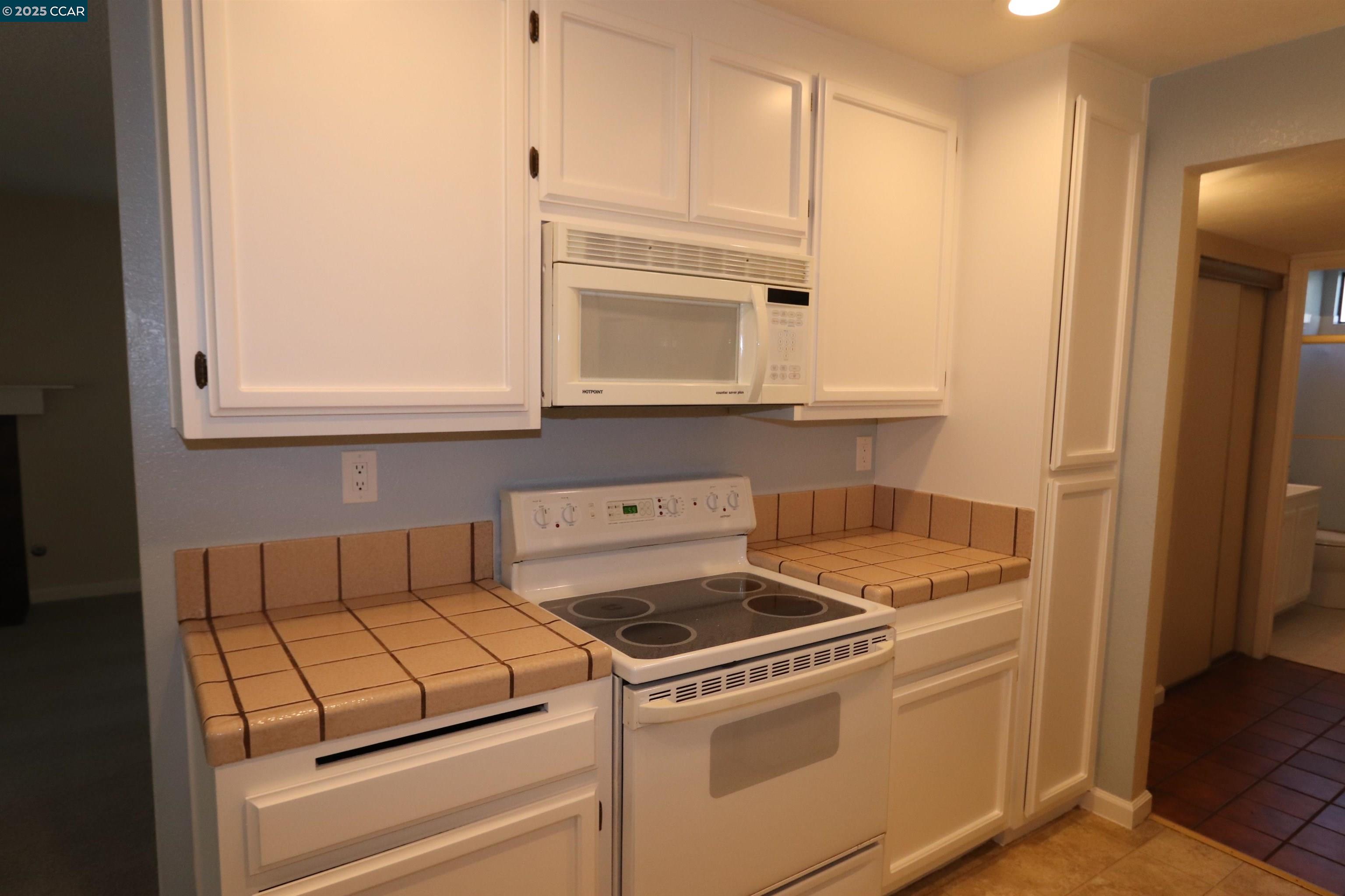 Photo #12: 41112207 Listing: Photo #12