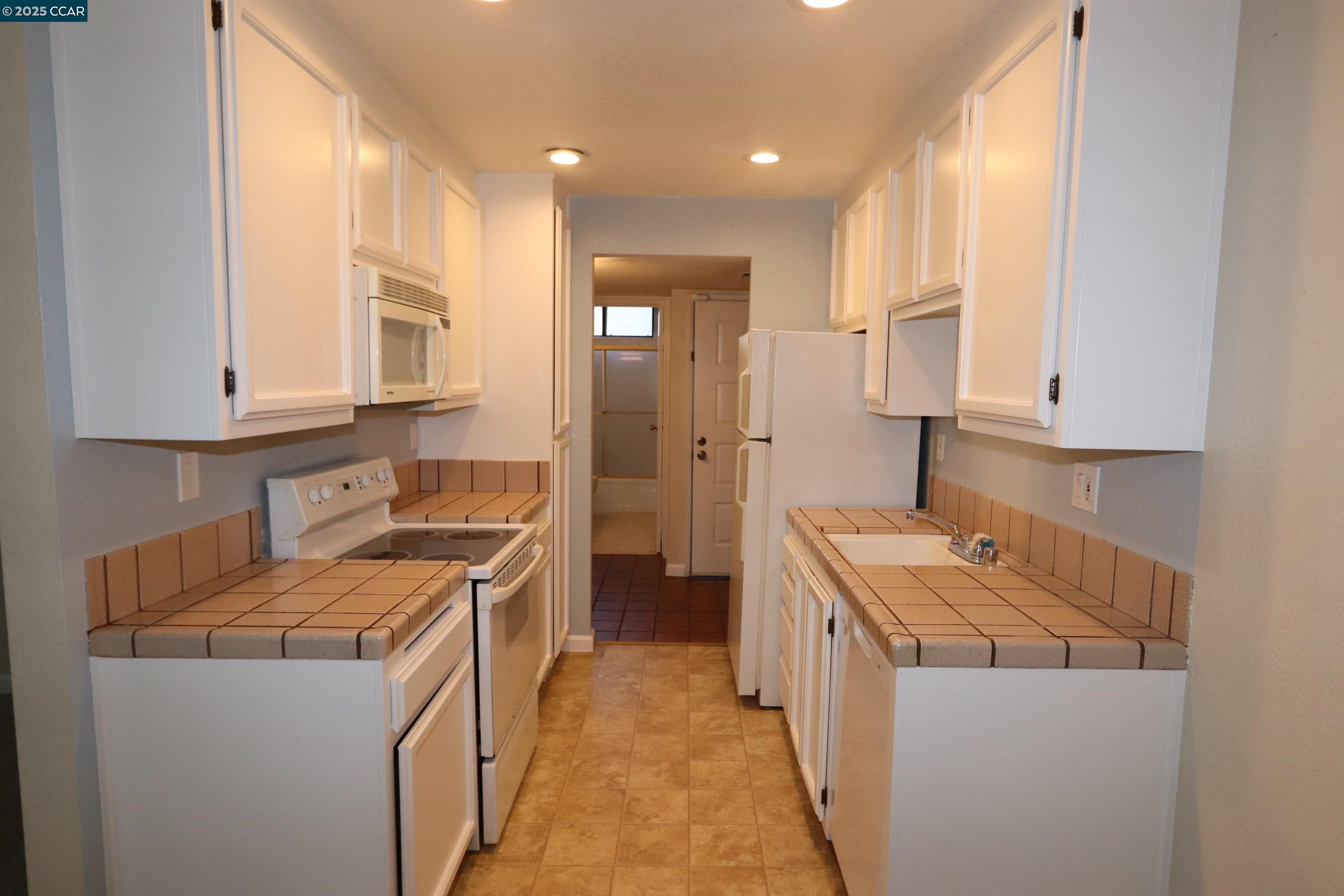 Photo #10: 41112207 Listing: Photo #10