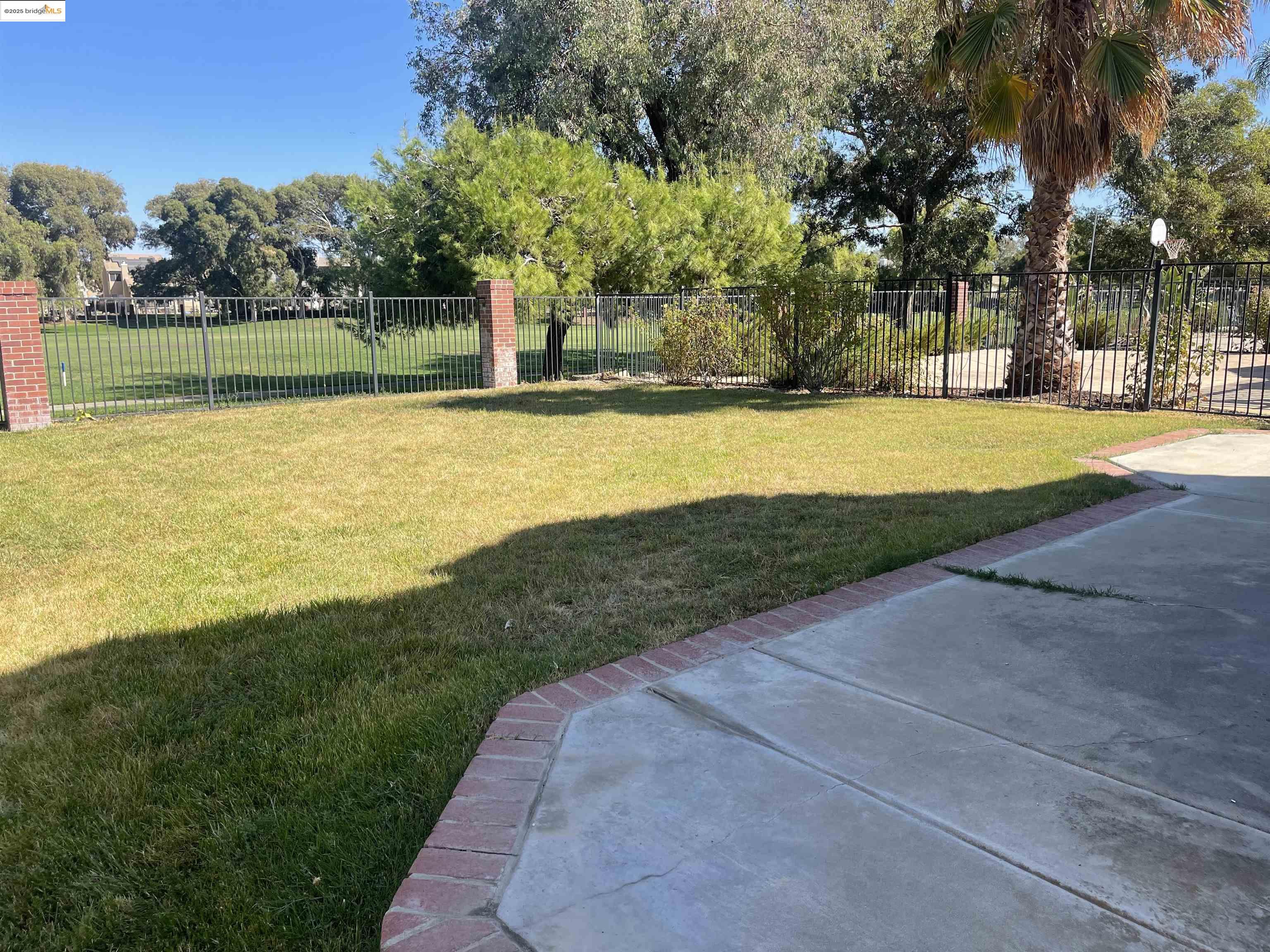 Detail Gallery Image 4 of 26 For 2627 Cherry Hills Dr, Discovery Bay,  CA 94505 - 3 Beds | 2/1 Baths