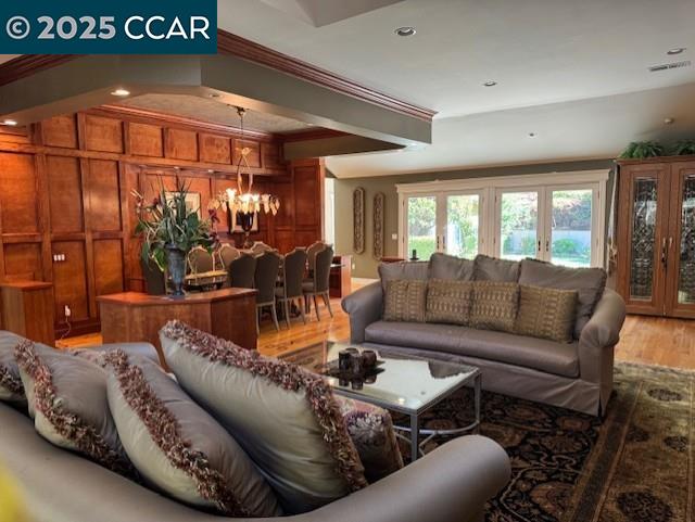 Detail Gallery Image 3 of 19 For 102 Overhill Rd, Orinda,  CA 94563 - 5 Beds | 4/1 Baths