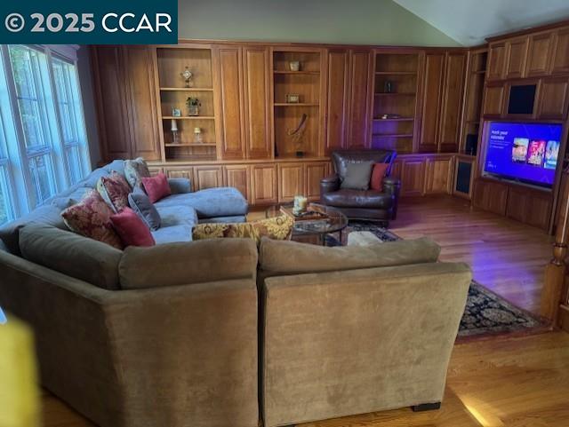 Detail Gallery Image 4 of 19 For 102 Overhill Rd, Orinda,  CA 94563 - 5 Beds | 4/1 Baths