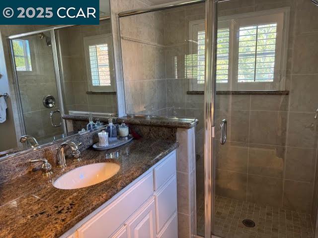 Detail Gallery Image 9 of 19 For 102 Overhill Rd, Orinda,  CA 94563 - 5 Beds | 4/1 Baths