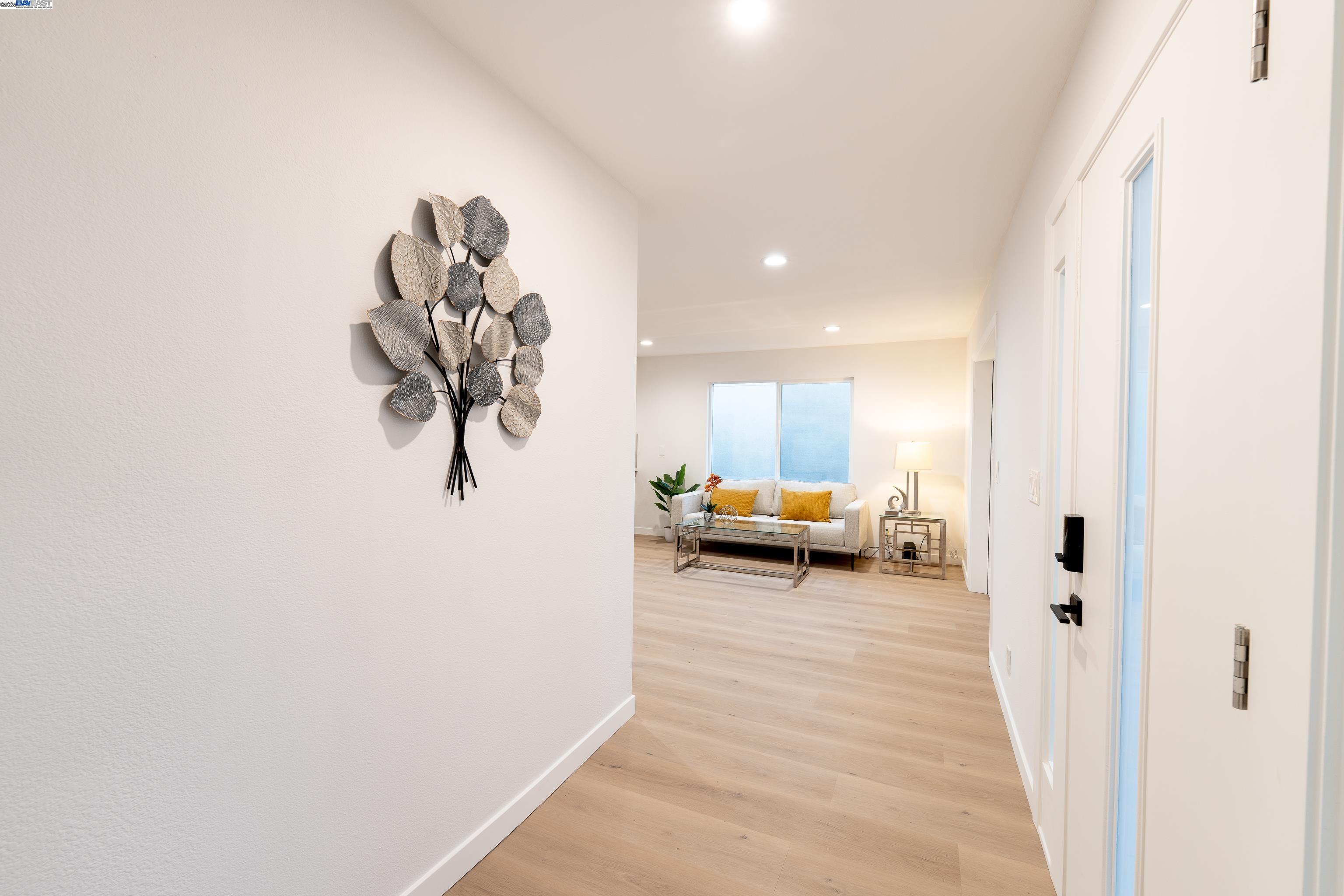 Detail Gallery Image 3 of 22 For 3262 Firth Way, San Jose,  CA 95121 - 3 Beds | 3 Baths