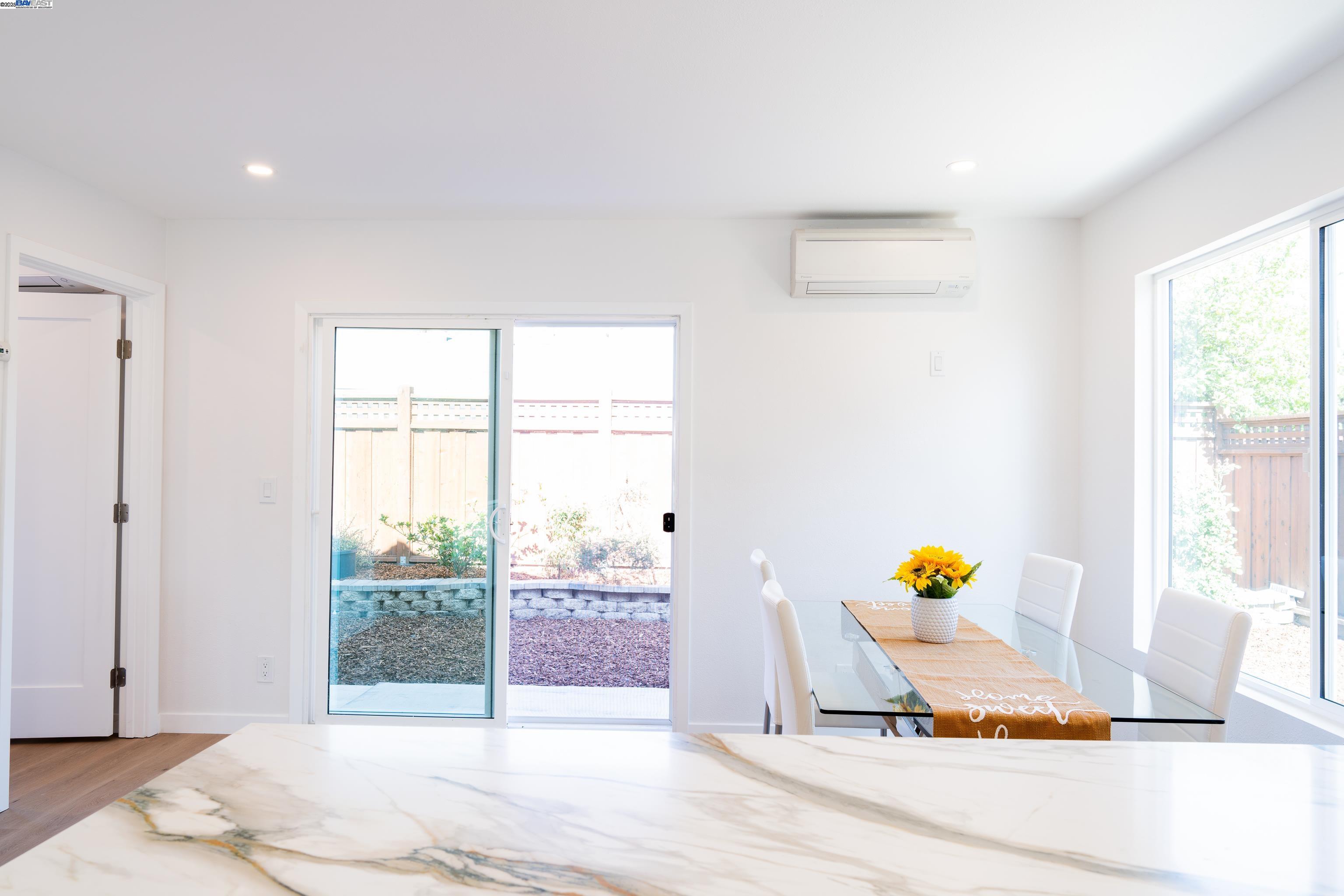 Detail Gallery Image 6 of 22 For 3262 Firth Way, San Jose,  CA 95121 - 3 Beds | 3 Baths