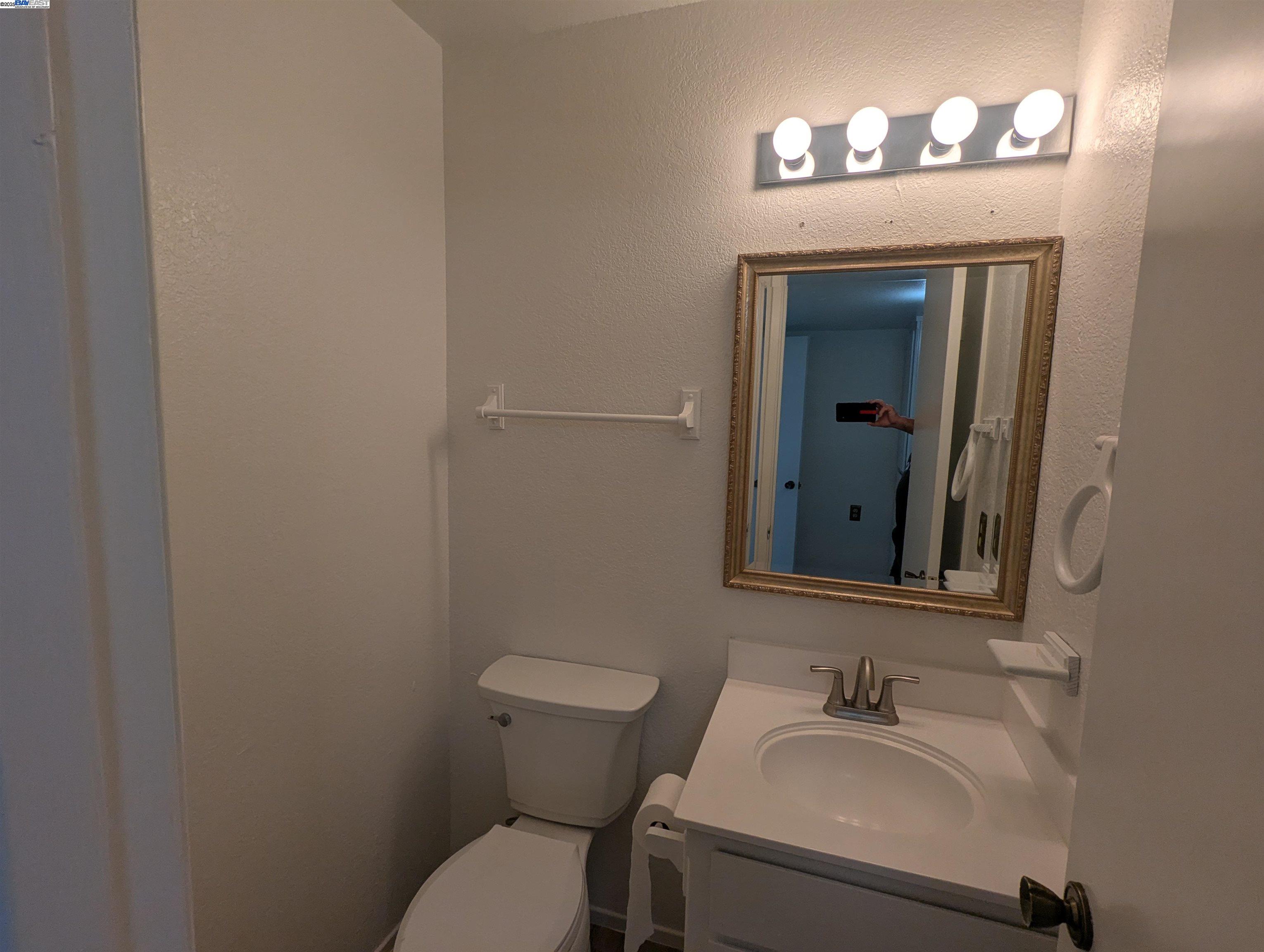 Detail Gallery Image 10 of 33 For 744 Palomino Drive, Pleasanton,  CA 94566 - 3 Beds | 2/1 Baths