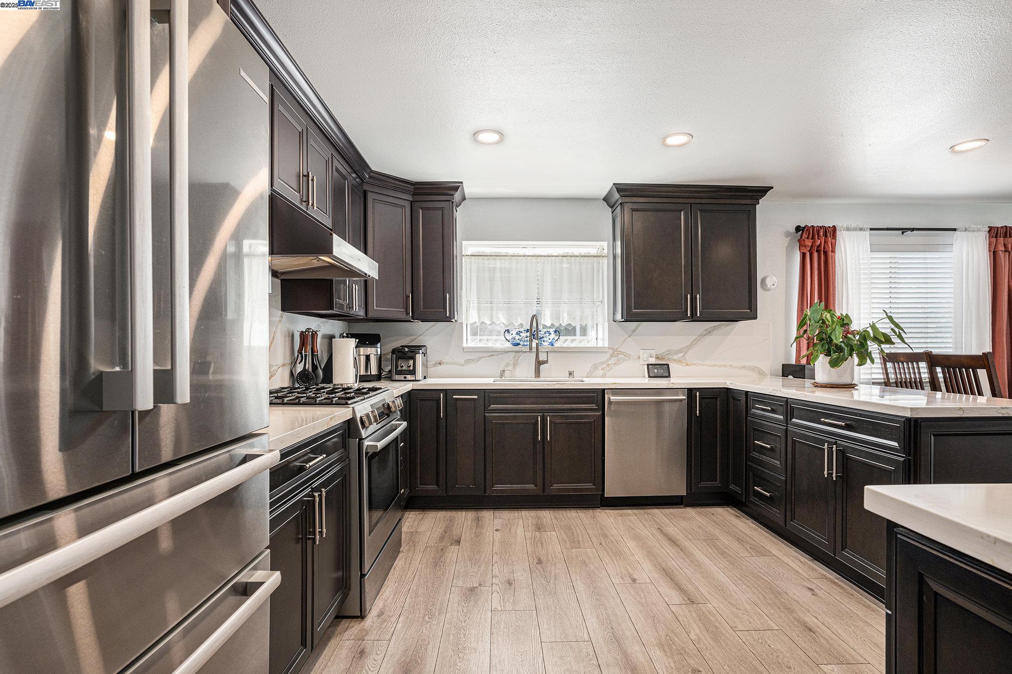 Detail Gallery Image 13 of 33 For 111 Overacker Ter, Fremont,  CA 94536 - 4 Beds | 2/1 Baths