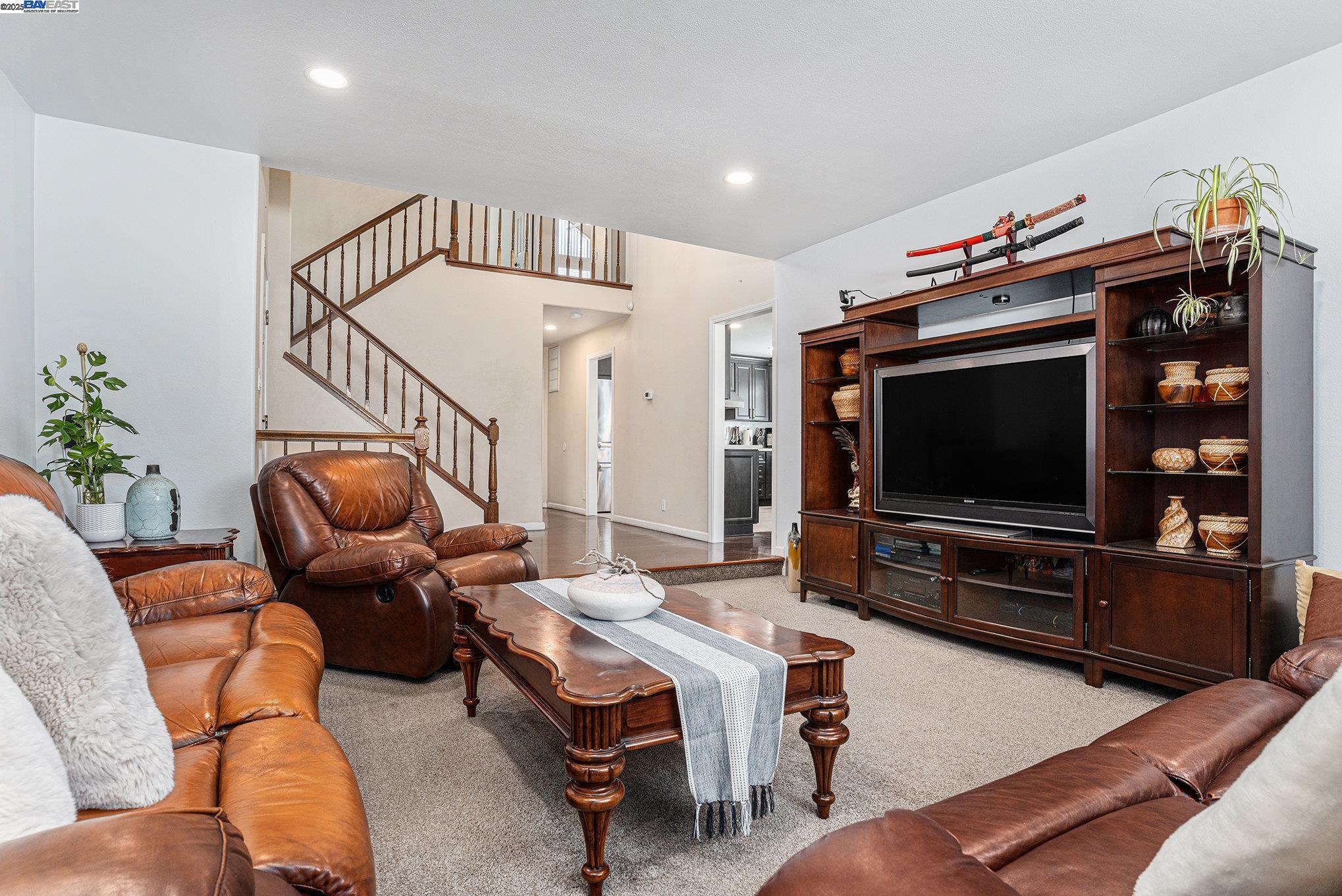 Detail Gallery Image 7 of 33 For 111 Overacker Ter, Fremont,  CA 94536 - 4 Beds | 2/1 Baths