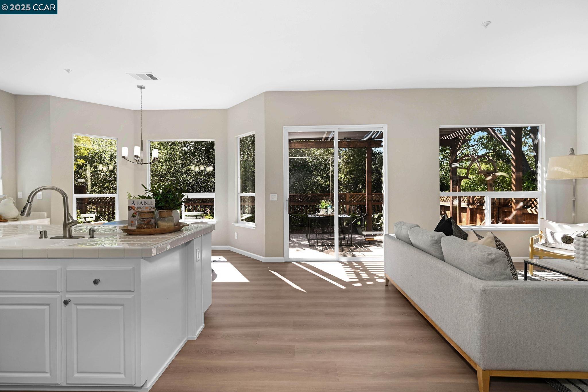 Photo #9: 41112294 Listing: Photo #9