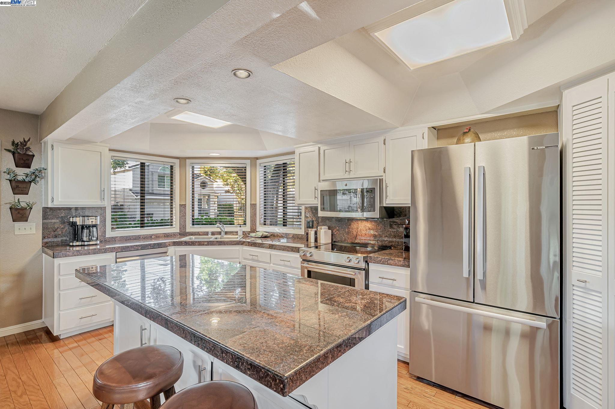 Detail Gallery Image 9 of 60 For 5988 Corte Cerritos, Pleasanton,  CA 94566 - 2 Beds | 2 Baths