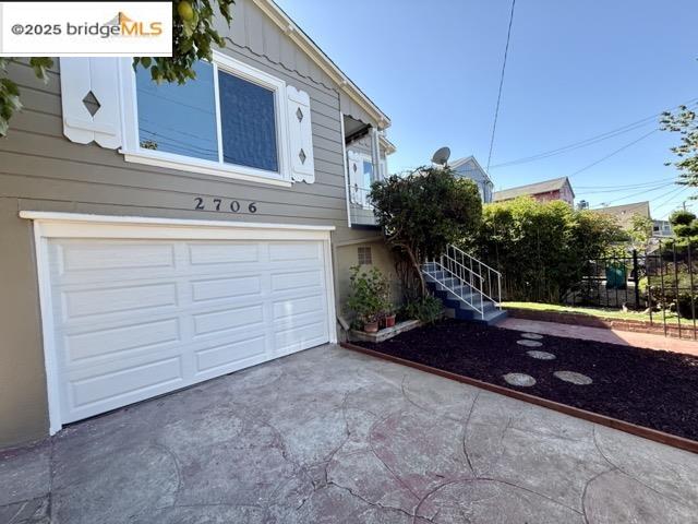 Detail Gallery Image 2 of 18 For 2706 Short St, Oakland,  CA 94619 - 3 Beds | 2 Baths