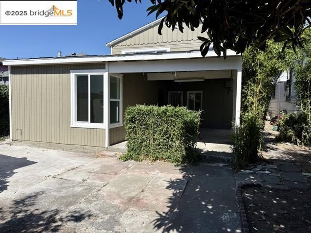 Detail Gallery Image 16 of 18 For 2706 Short St, Oakland,  CA 94619 - 3 Beds | 2 Baths