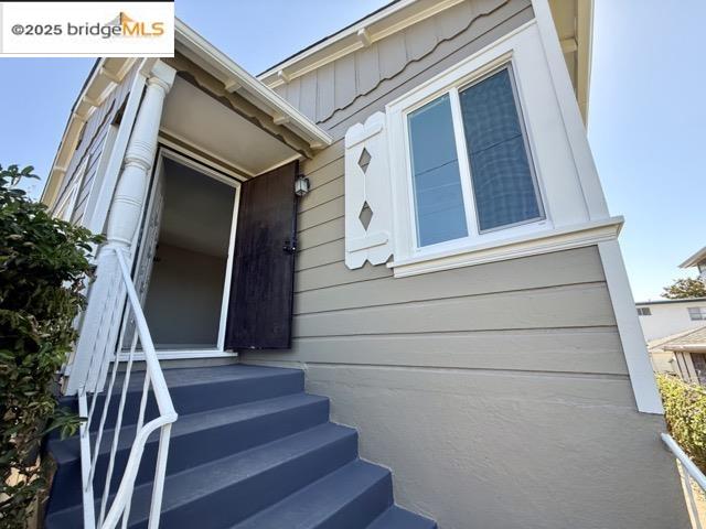 Detail Gallery Image 3 of 18 For 2706 Short St, Oakland,  CA 94619 - 3 Beds | 2 Baths
