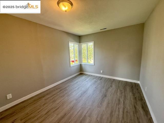 Detail Gallery Image 5 of 18 For 2706 Short St, Oakland,  CA 94619 - 3 Beds | 2 Baths