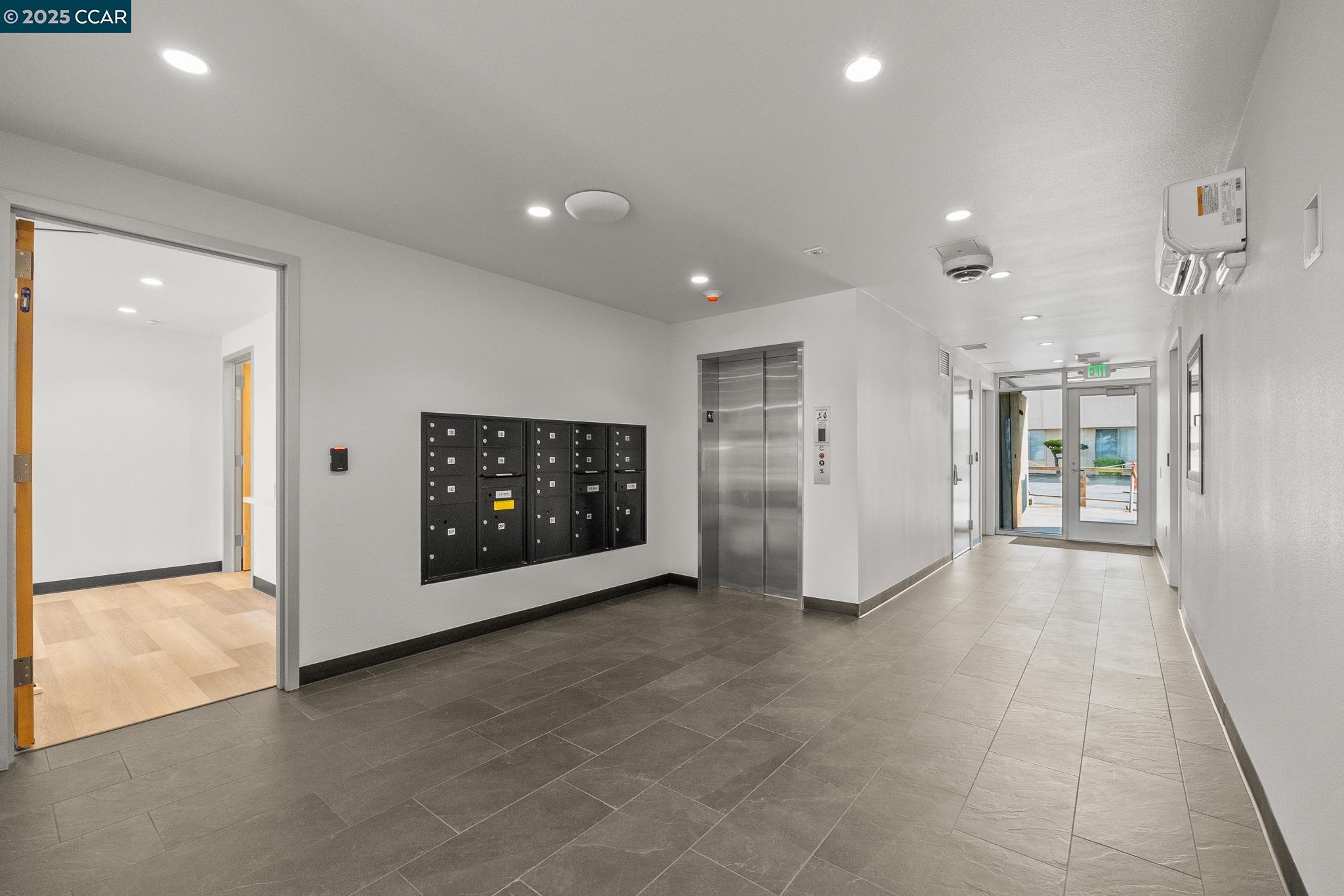 Detail Gallery Image 2 of 23 For 512 Westline, Alameda,  CA 94501 - – Beds | – Baths