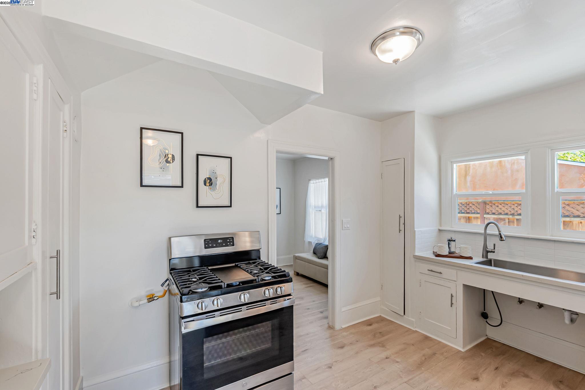 Detail Gallery Image 14 of 31 For 1007 47th St, Emeryville,  CA 94608 - 3 Beds | 1 Baths