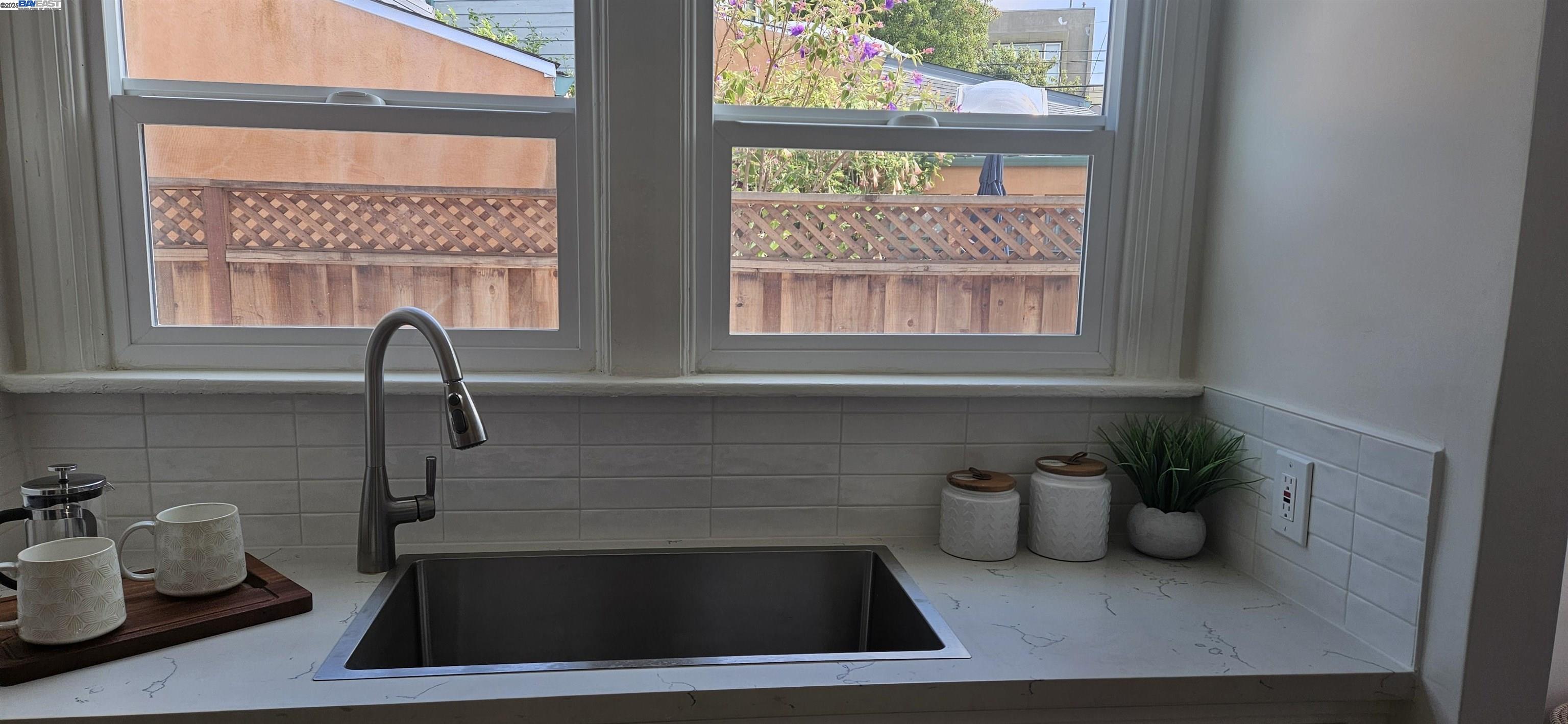 Detail Gallery Image 17 of 31 For 1007 47th St, Emeryville,  CA 94608 - 3 Beds | 1 Baths