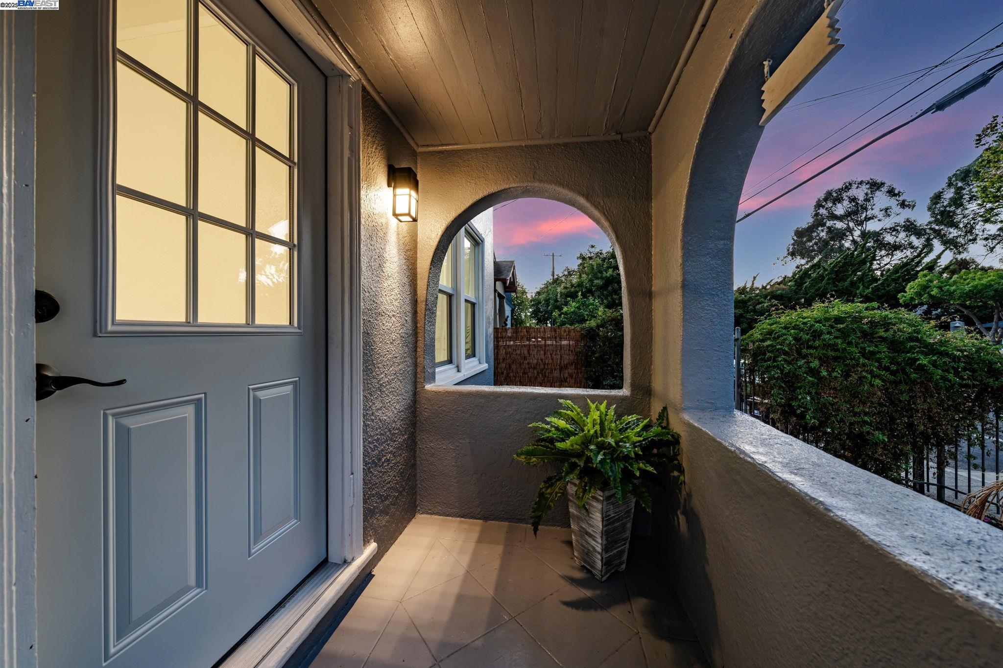 Detail Gallery Image 4 of 31 For 1007 47th St, Emeryville,  CA 94608 - 3 Beds | 1 Baths