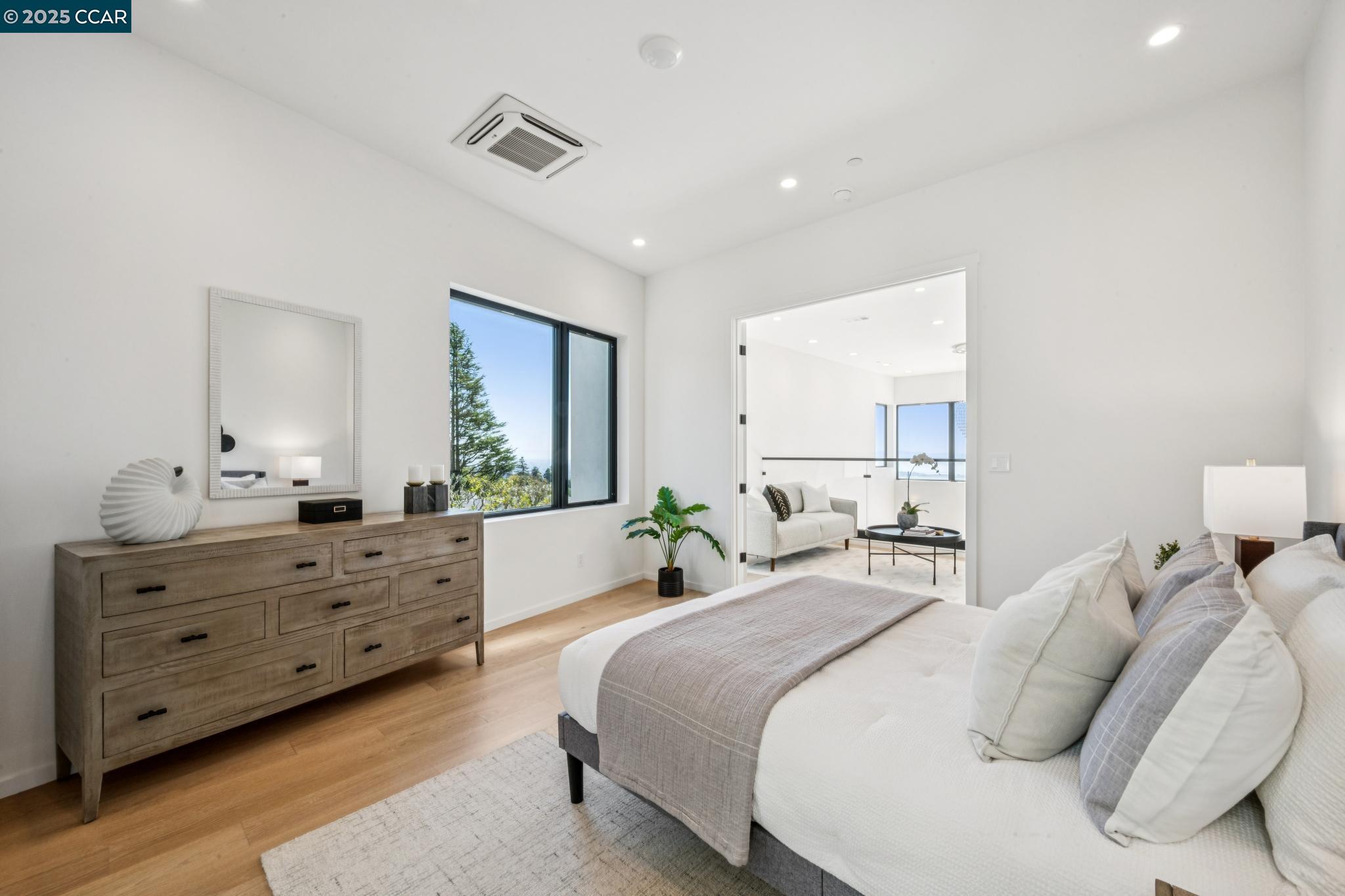 Detail Gallery Image 25 of 47 For 158 Lawson Road, Kensington,  CA 94707 - 4 Beds | 3 Baths