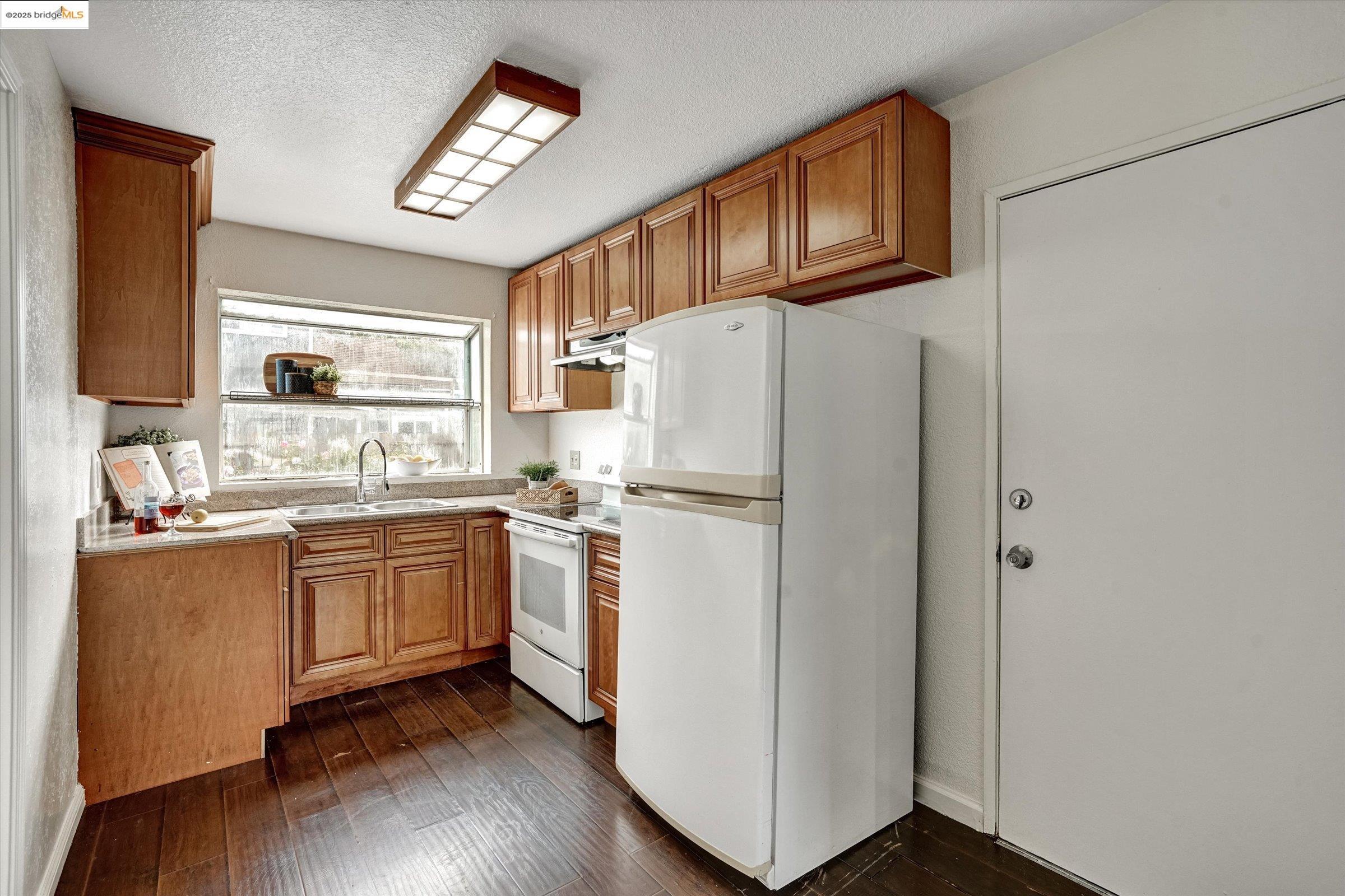 Photo #8: 41112343 Listing: Photo #8