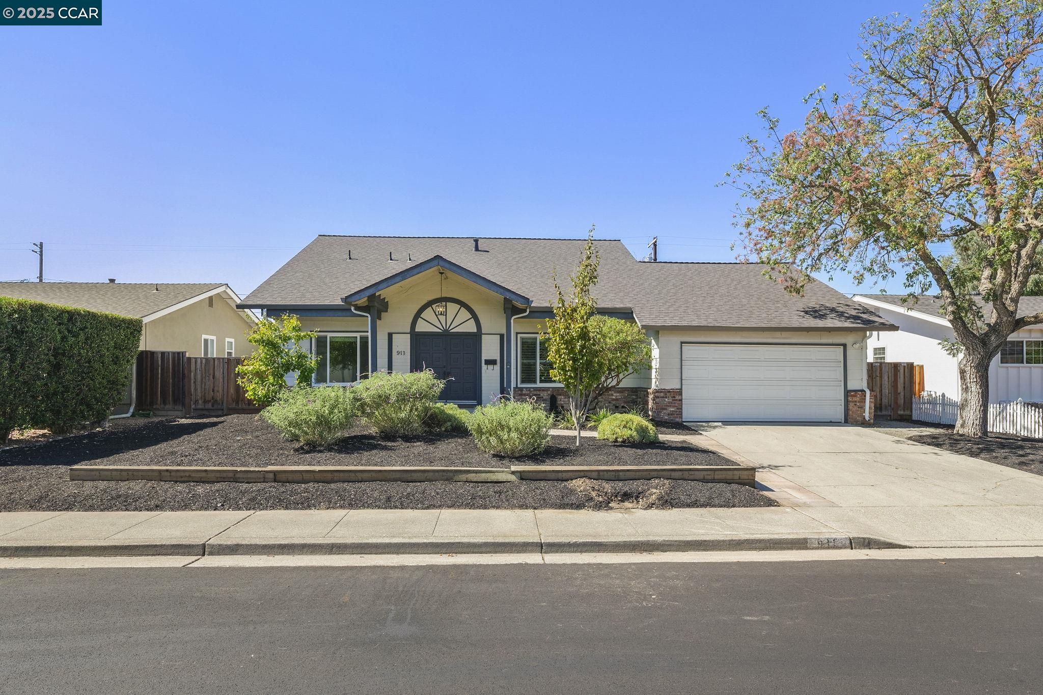 Front Image Thumbnail for CC41112355