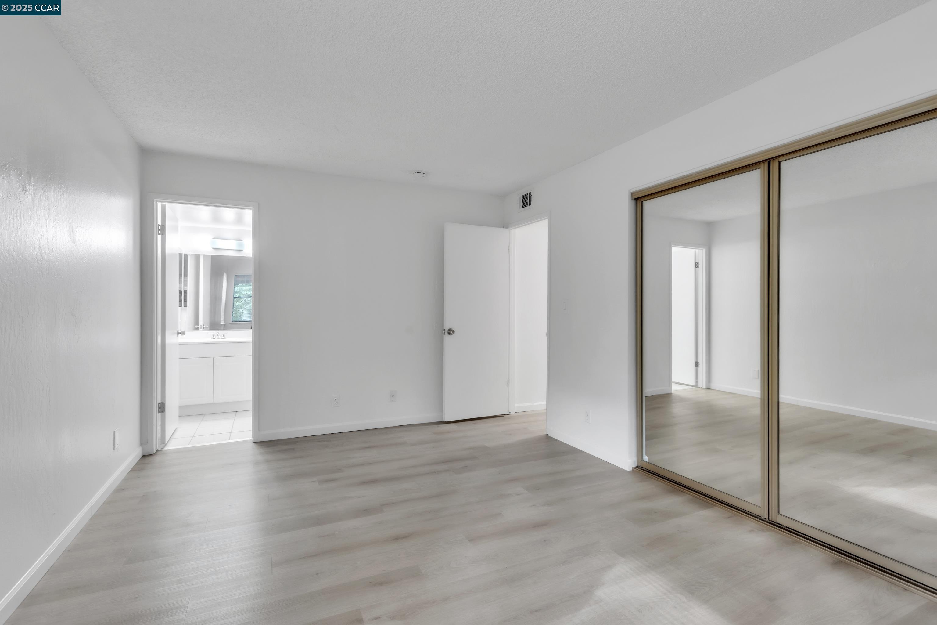 Photo #12: 41112359 Listing: Photo #12