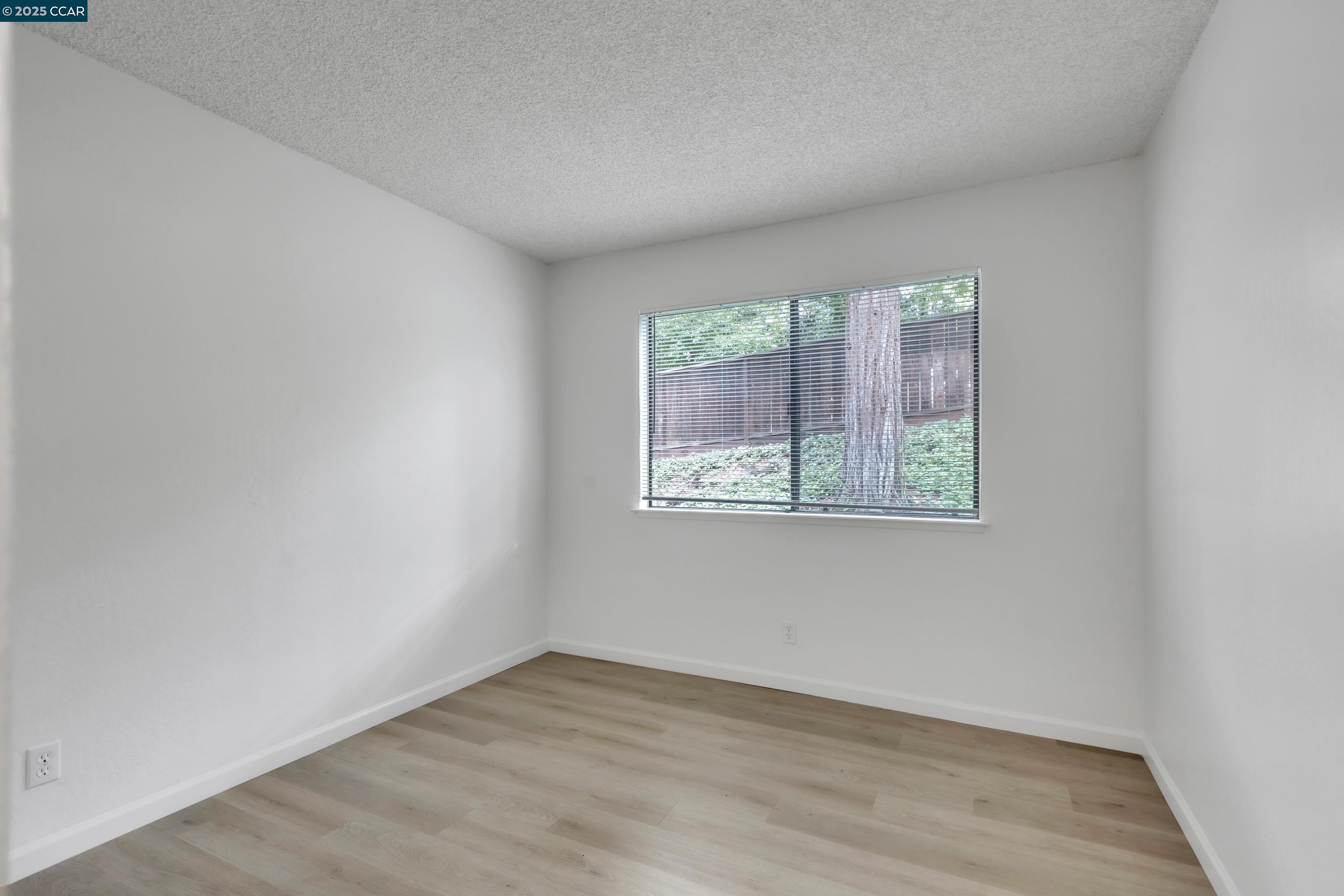 Photo #16: 41112359 Listing: Photo #16