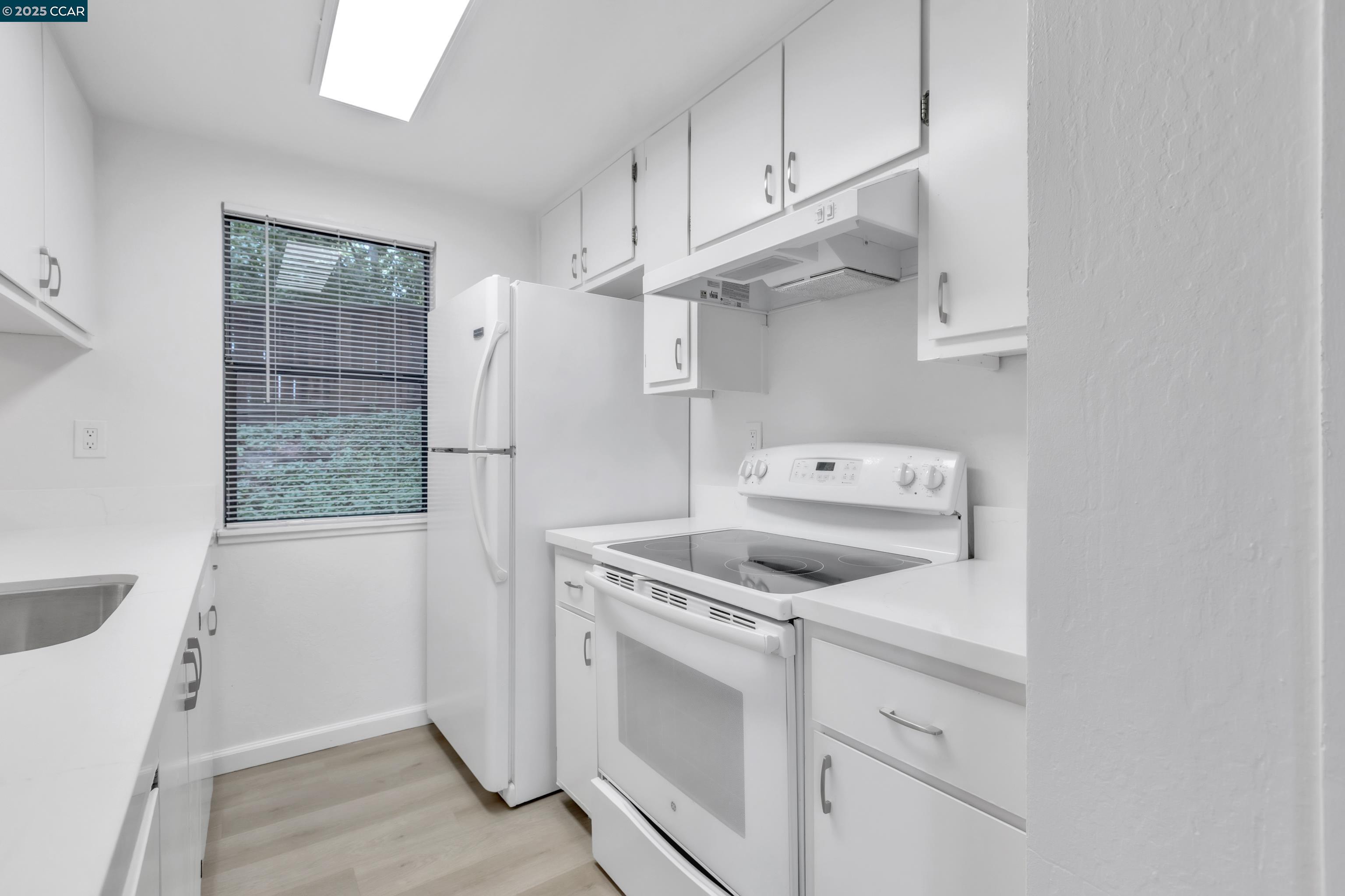 Photo #10: 41112359 Listing: Photo #10