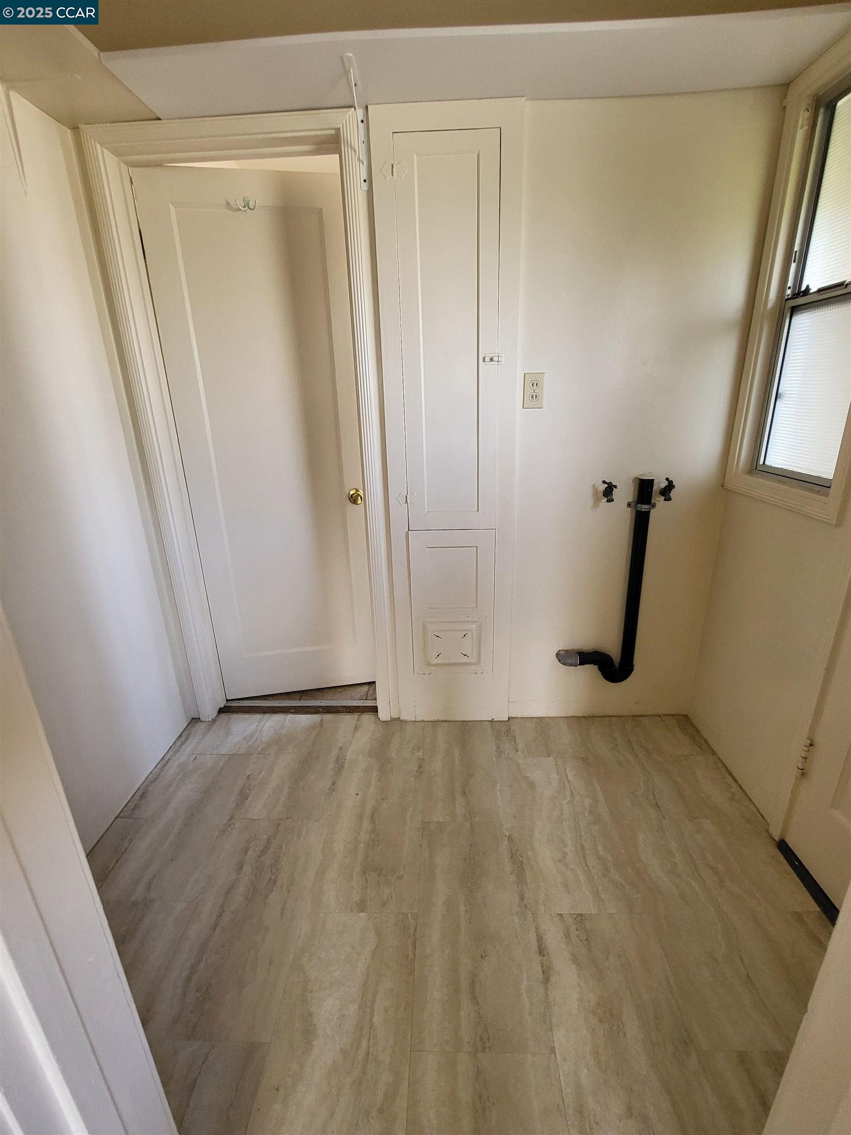 Detail Gallery Image 7 of 10 For 1662 San Benito St, Richmond,  CA 94804 - 1 Beds | 1 Baths