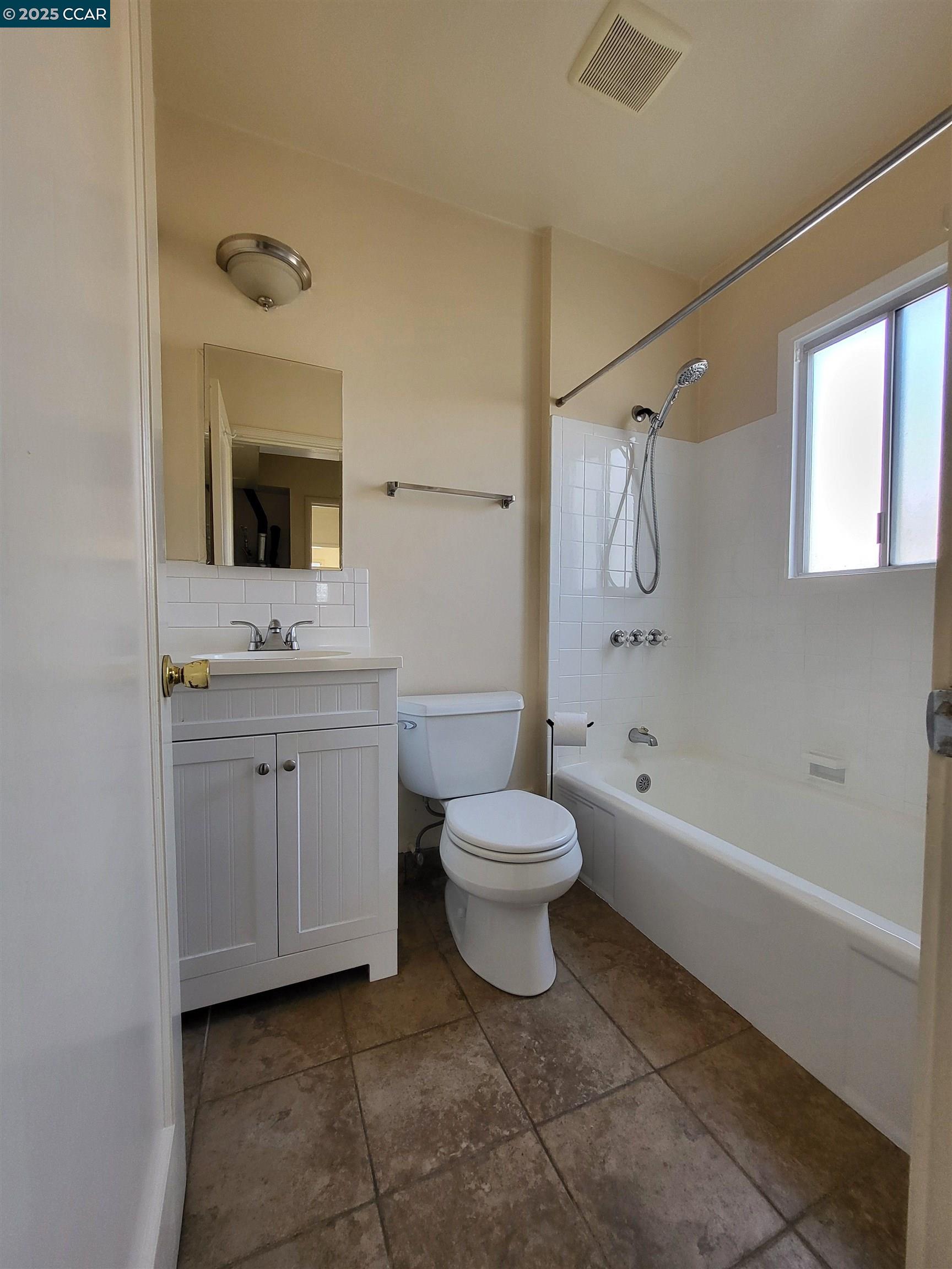 Detail Gallery Image 8 of 10 For 1662 San Benito St, Richmond,  CA 94804 - 1 Beds | 1 Baths