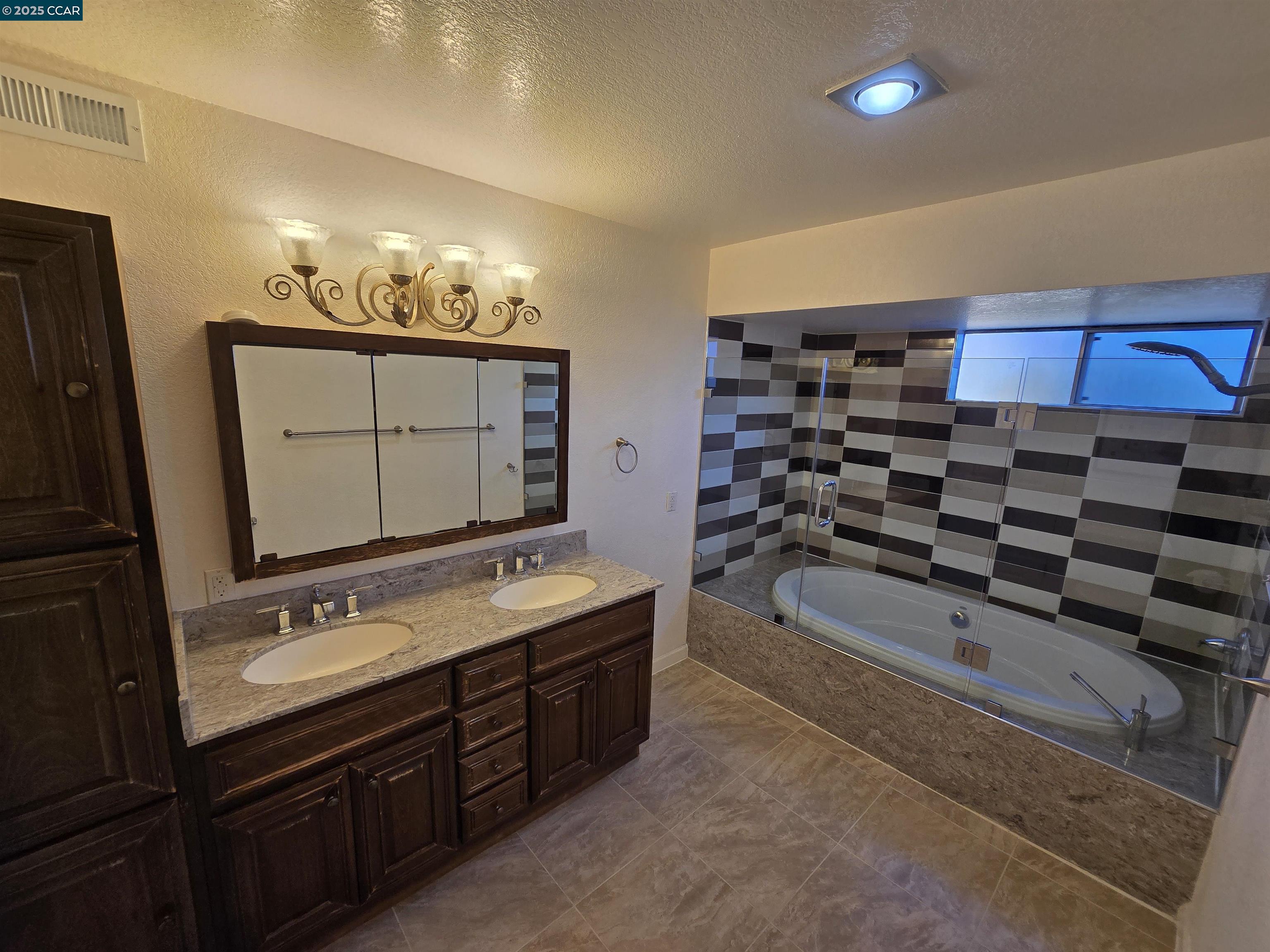 Detail Gallery Image 7 of 15 For 2121 Vale Rd #46,  San Pablo,  CA 94806 - 3 Beds | 3 Baths