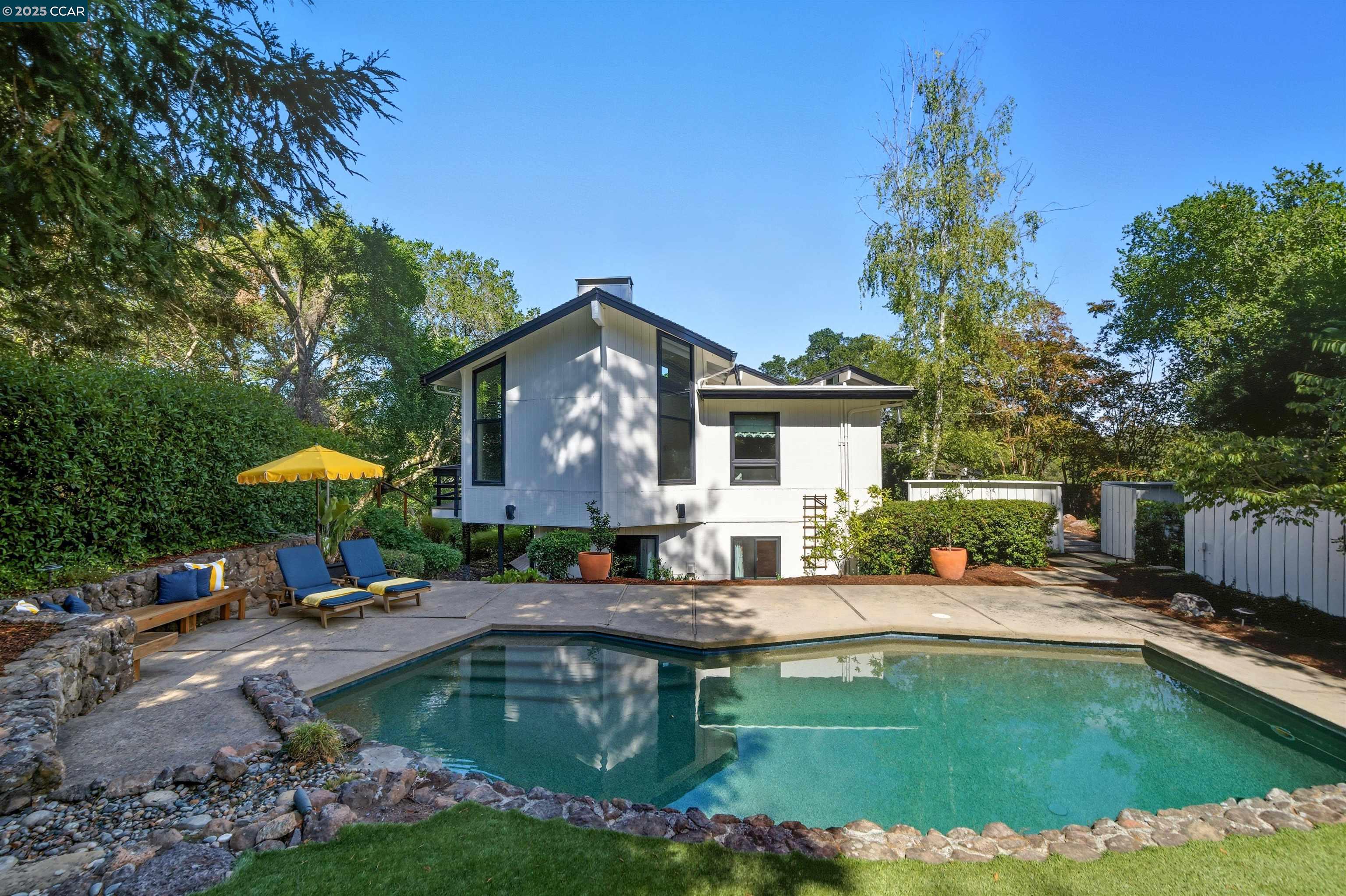 Detail Gallery Image 4 of 44 For 4161 Coralee Ln, Lafayette,  CA 94549 - 4 Beds | 2/1 Baths