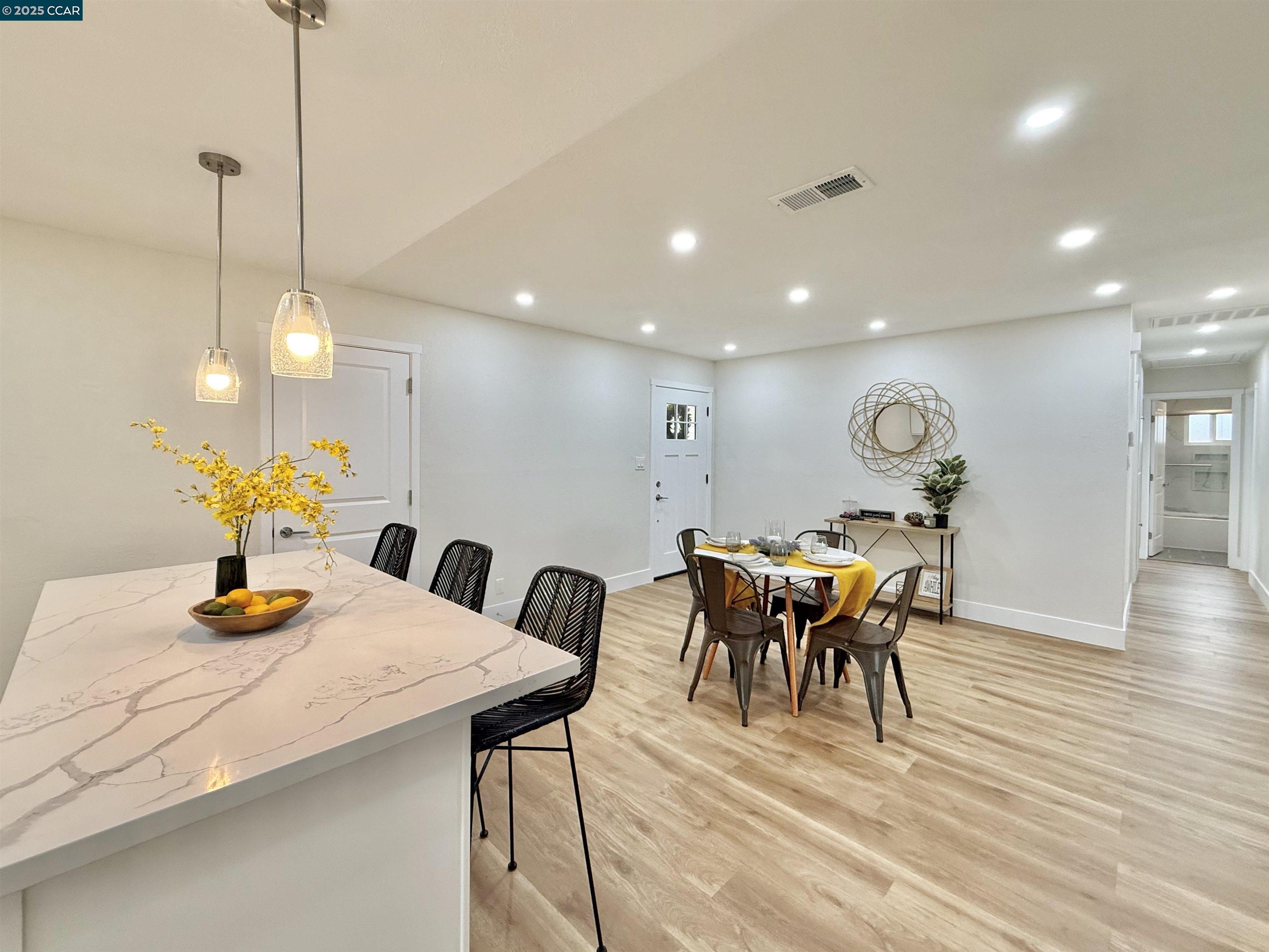 Detail Gallery Image 4 of 23 For 437 Pomona Ave, Vallejo,  CA 94589 - 4 Beds | 2 Baths