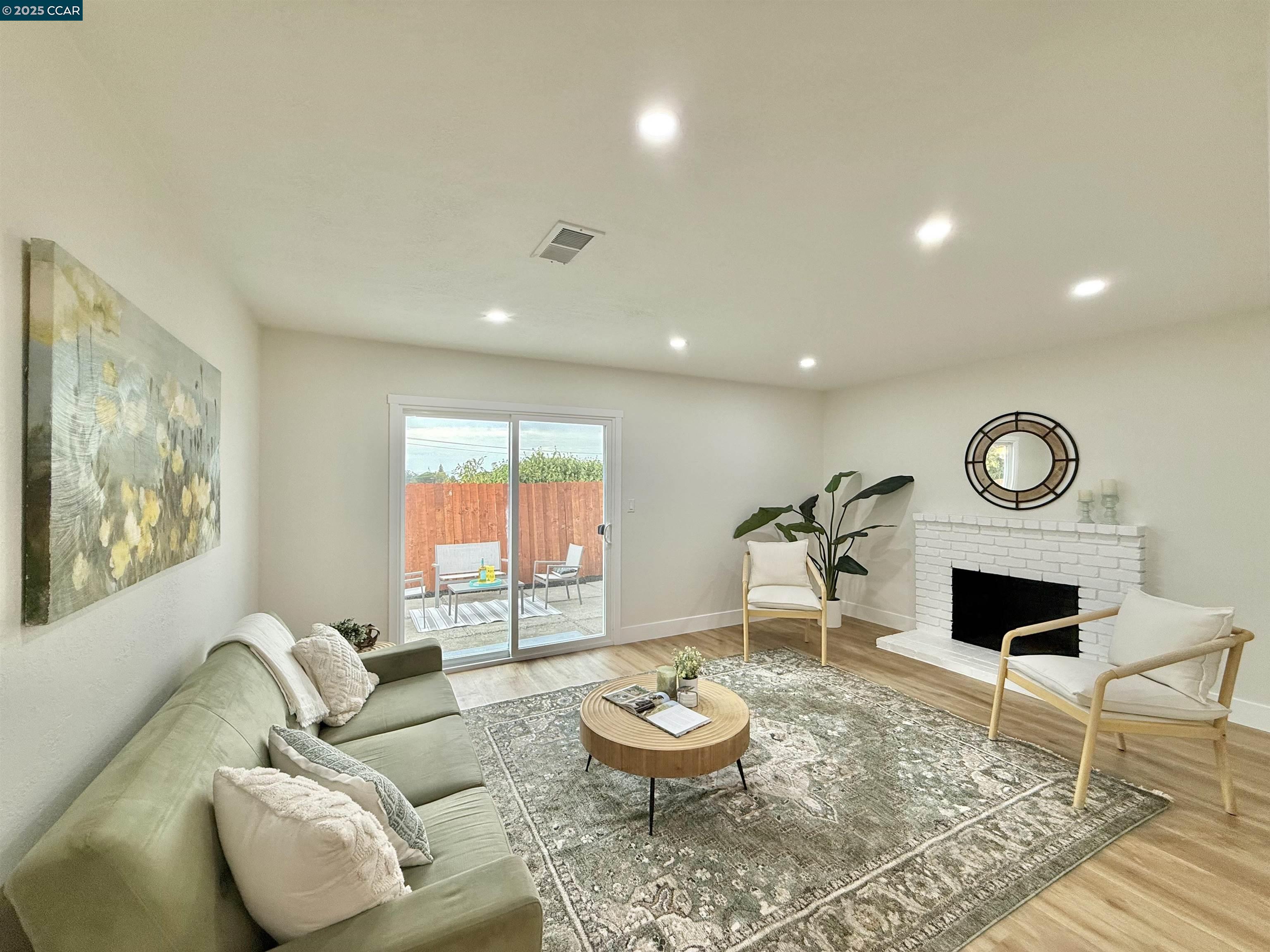 Detail Gallery Image 7 of 23 For 437 Pomona Ave, Vallejo,  CA 94589 - 4 Beds | 2 Baths