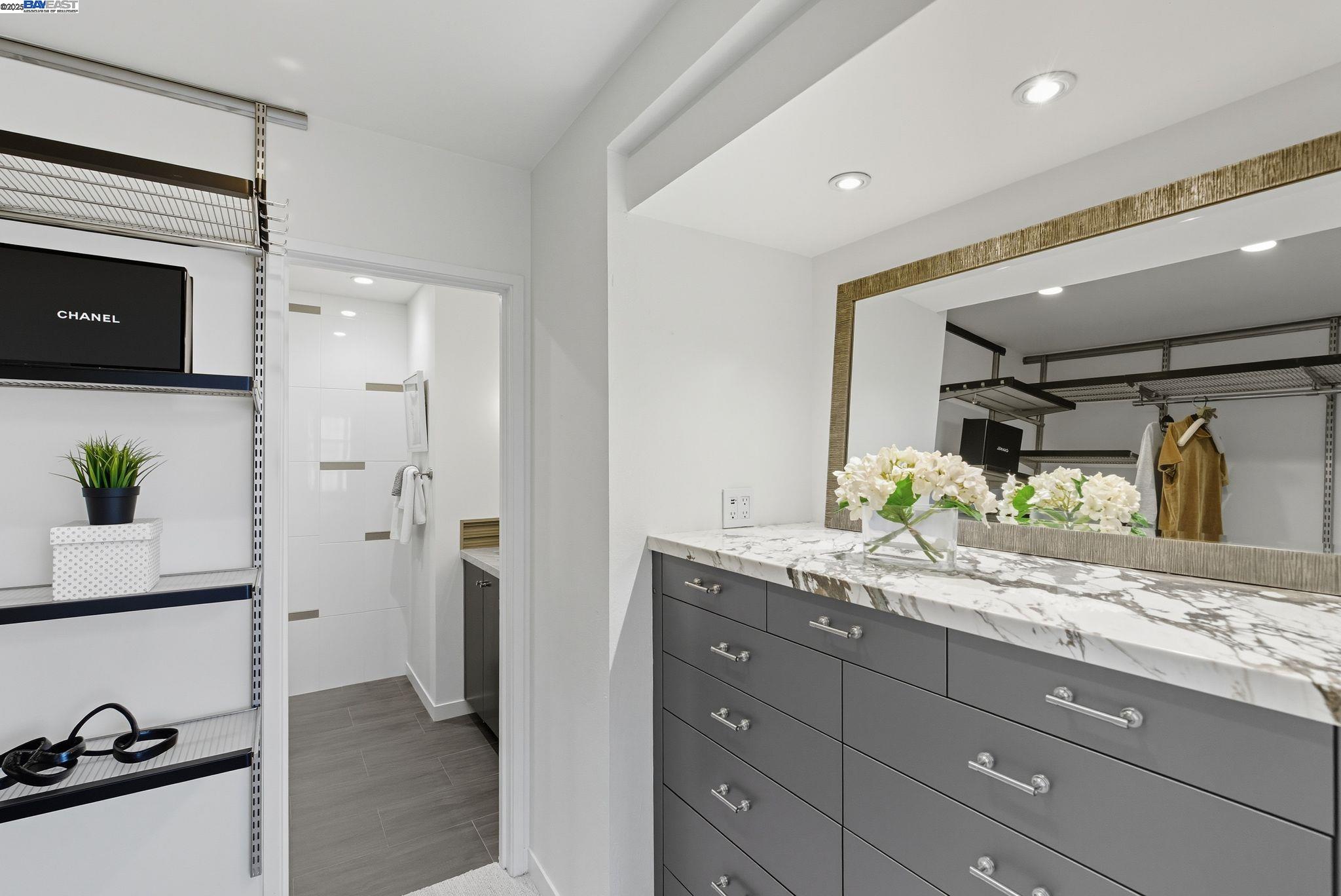 Detail Gallery Image 27 of 57 For 156 Lombard St #28,  San Francisco,  CA 94111 - 2 Beds | 2/1 Baths