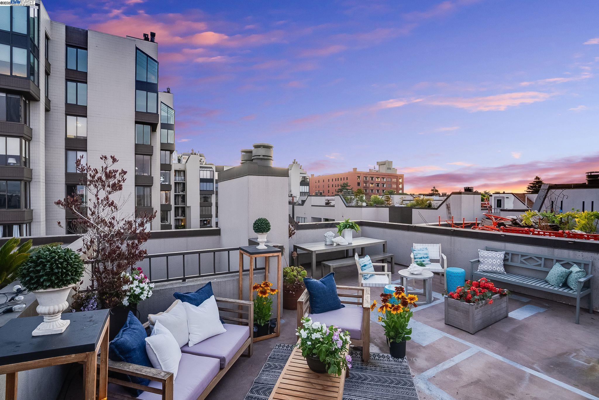 Detail Gallery Image 38 of 57 For 156 Lombard St #28,  San Francisco,  CA 94111 - 2 Beds | 2/1 Baths