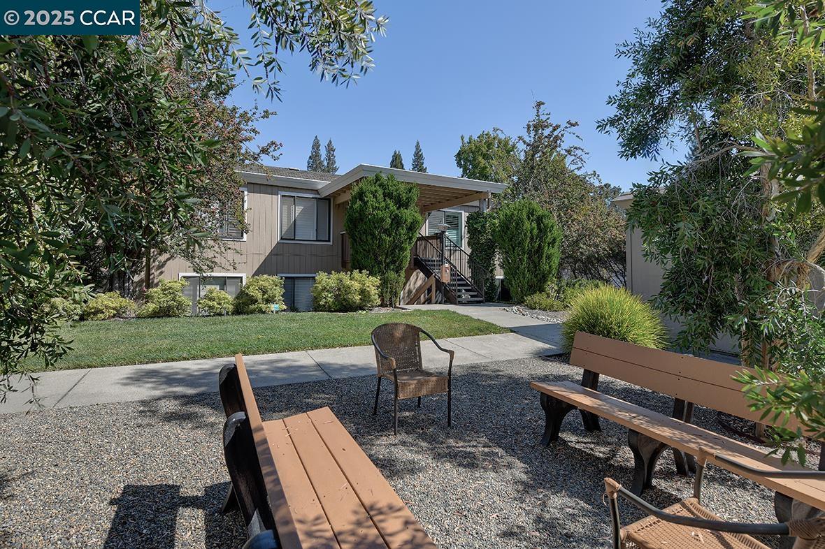 Front Image Thumbnail for CC41112411