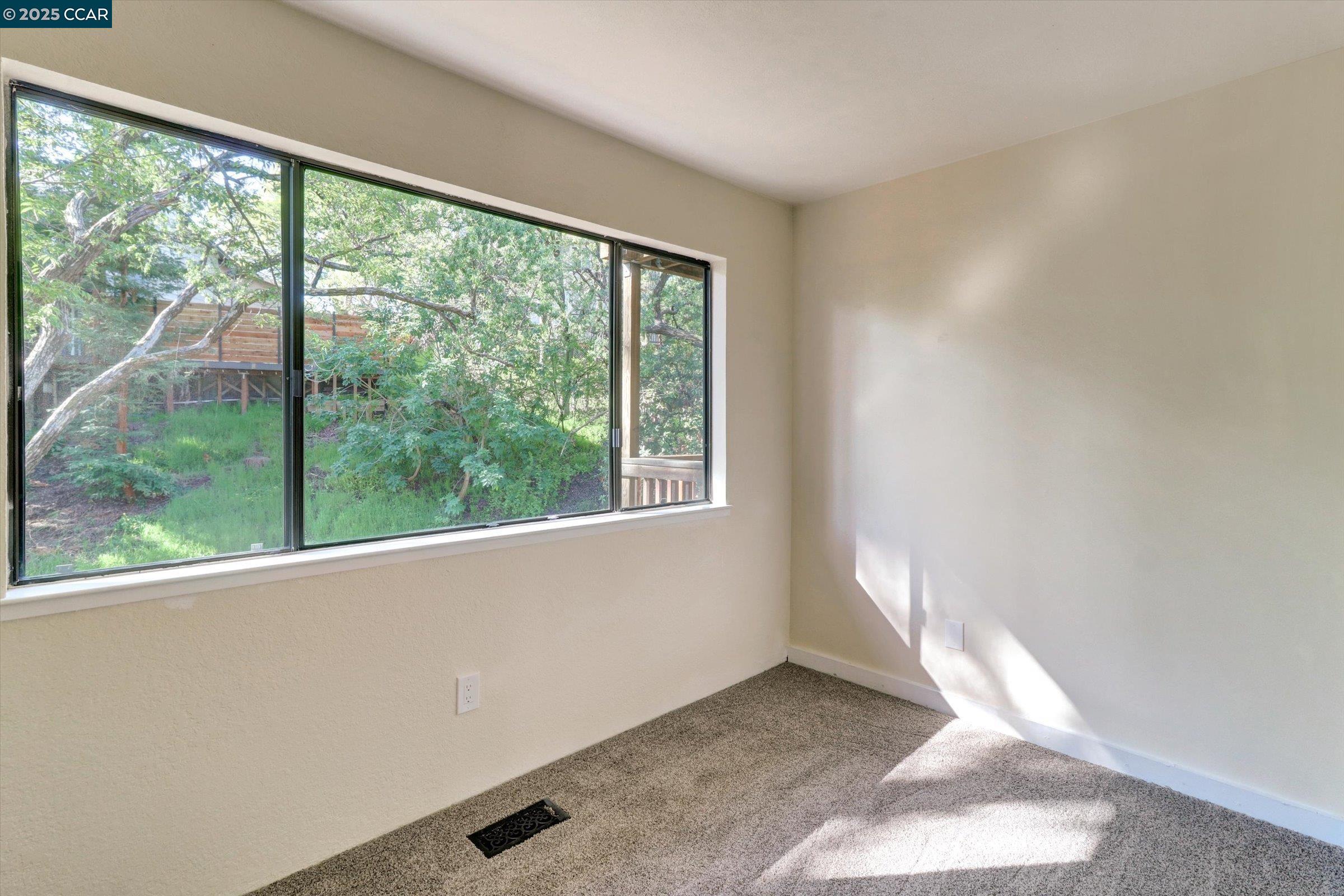 Detail Gallery Image 14 of 18 For 25 Saint Julie, Pleasant Hill,  CA 94523 - 3 Beds | 2/1 Baths