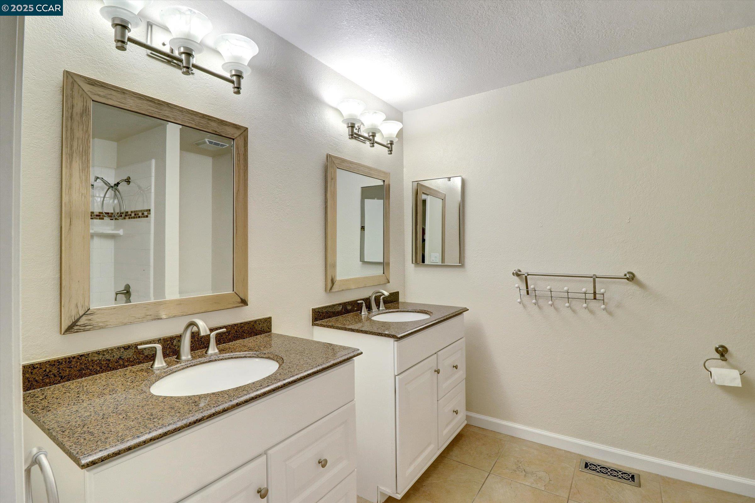 Detail Gallery Image 16 of 18 For 25 Saint Julie, Pleasant Hill,  CA 94523 - 3 Beds | 2/1 Baths