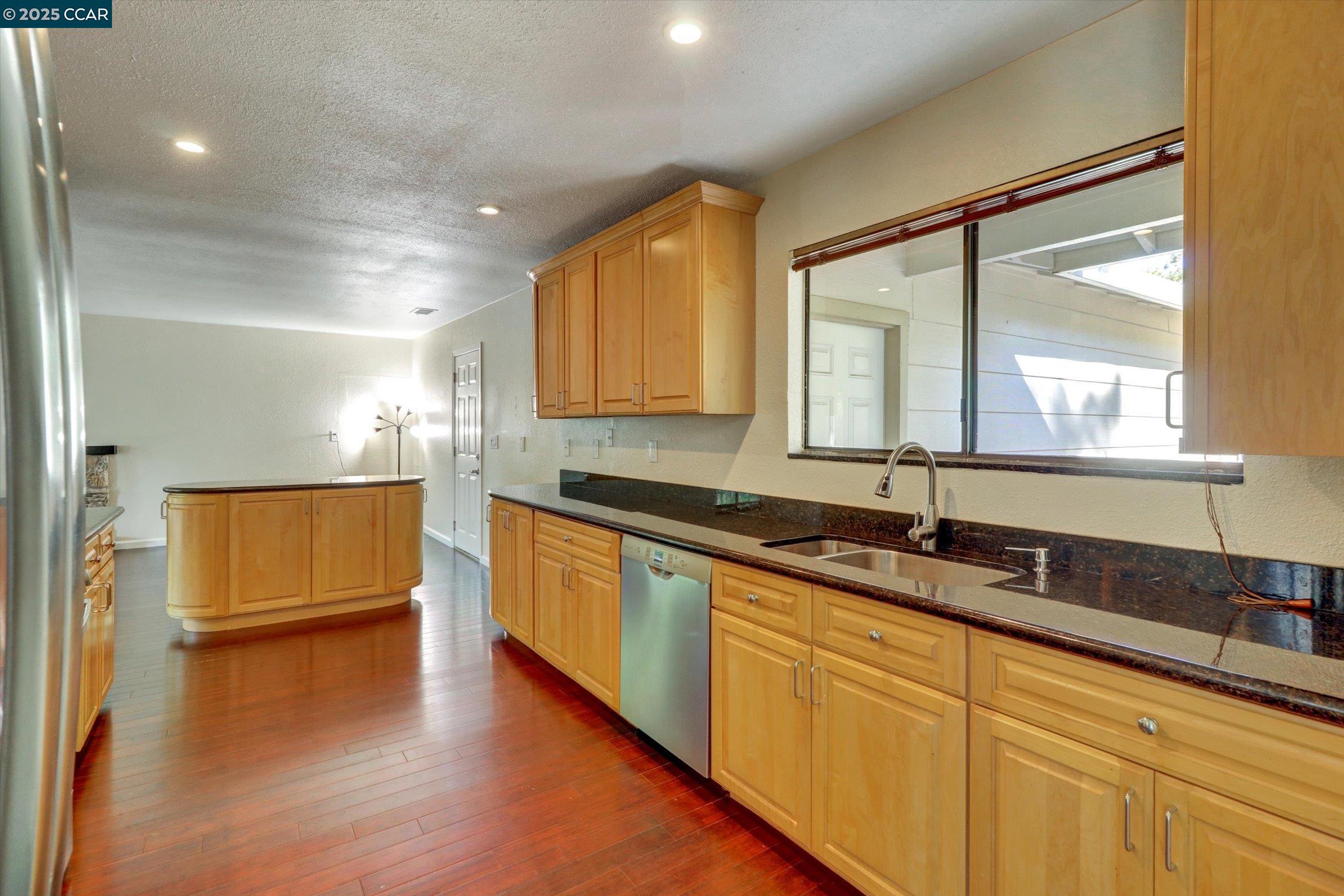 Detail Gallery Image 5 of 18 For 25 Saint Julie, Pleasant Hill,  CA 94523 - 3 Beds | 2/1 Baths