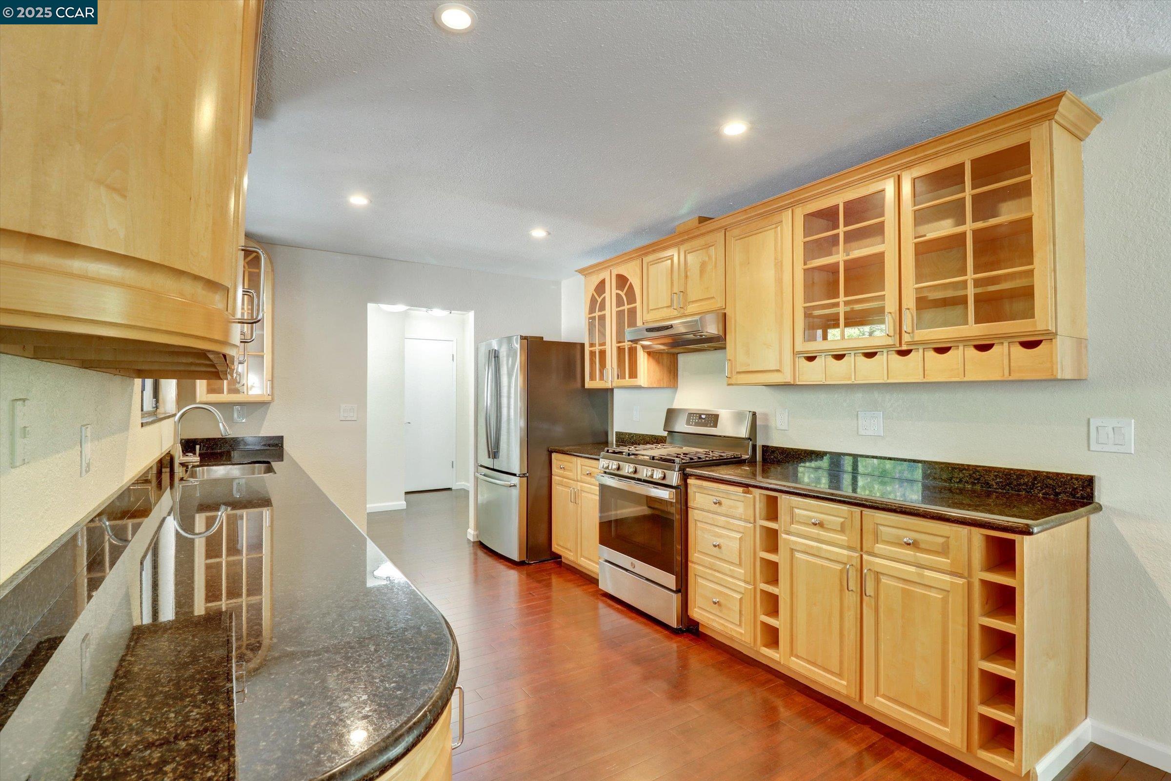 Detail Gallery Image 6 of 18 For 25 Saint Julie, Pleasant Hill,  CA 94523 - 3 Beds | 2/1 Baths