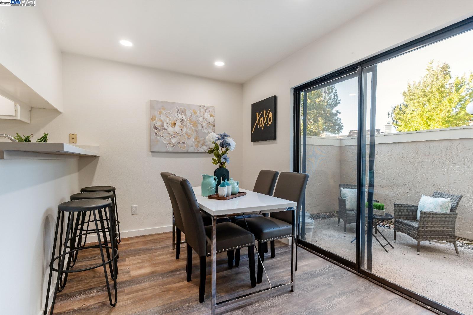 Detail Gallery Image 12 of 41 For 601 Palomino Dr #C,  Pleasanton,  CA 94566 - 2 Beds | 2 Baths