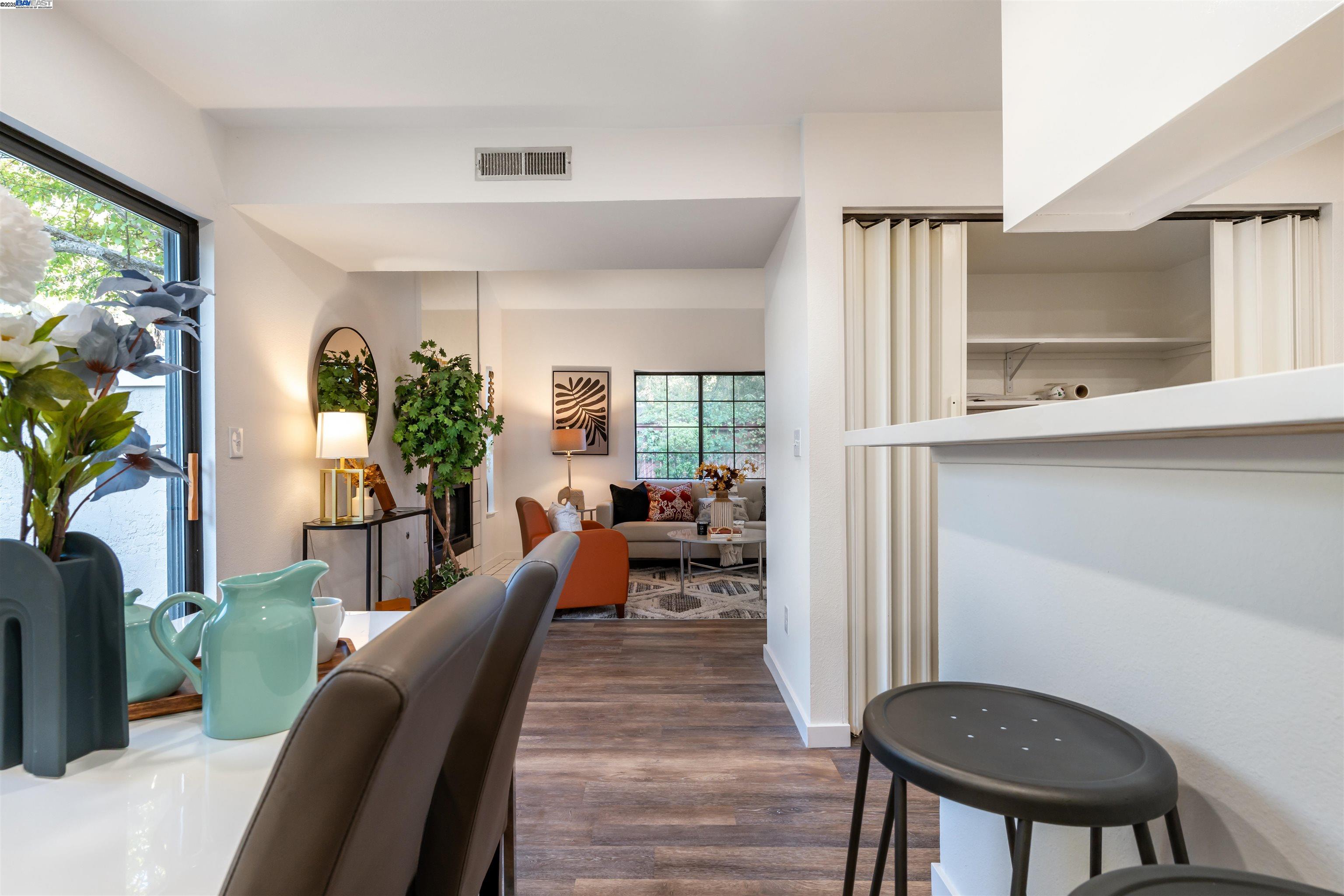 Detail Gallery Image 10 of 41 For 601 Palomino Dr #C,  Pleasanton,  CA 94566 - 2 Beds | 2 Baths