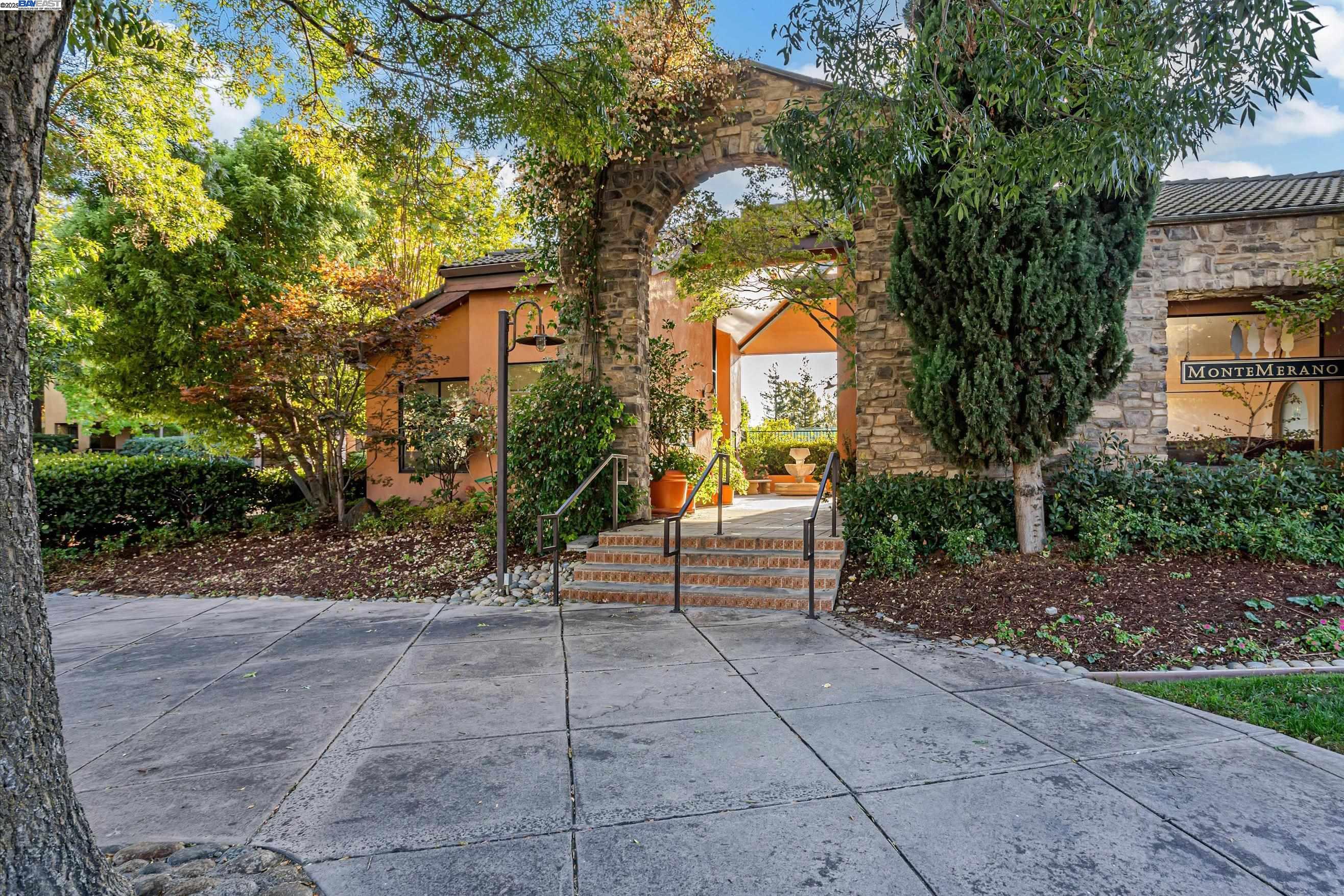 Front Image Thumbnail for BE41112456