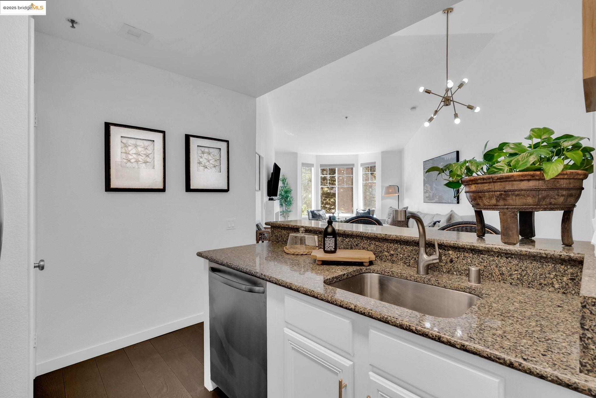 Photo #5: 41112460 Listing 