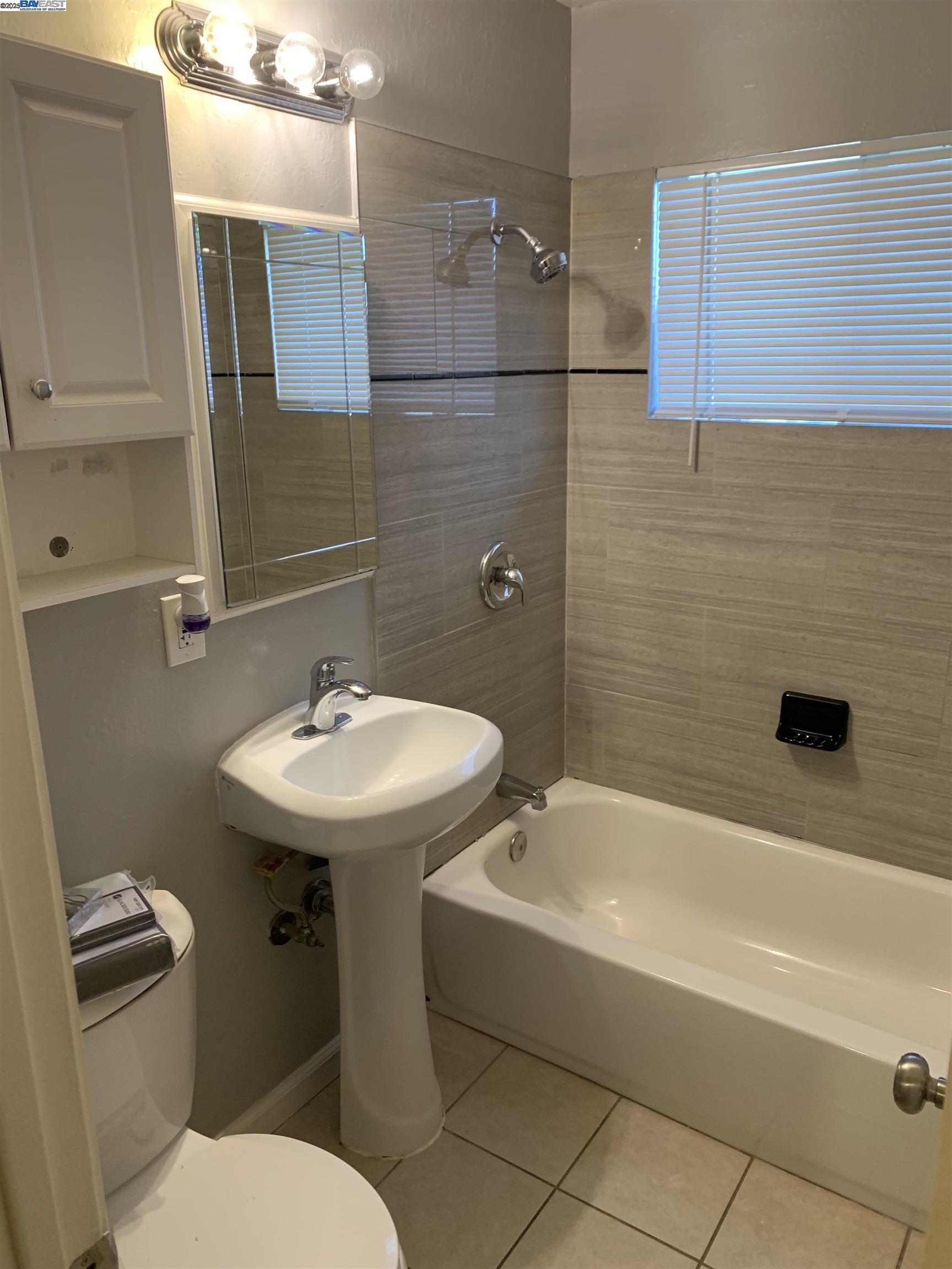 Detail Gallery Image 15 of 26 For 26730 Tyrrell Ave., Hayward,  CA 94544 - 4 Beds | 2 Baths